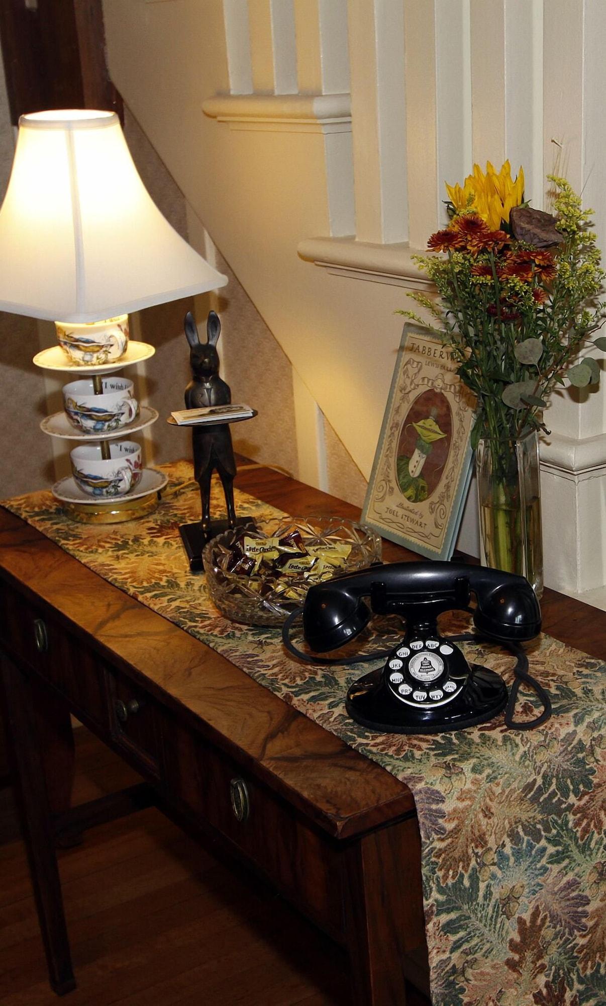 Set de Habitación Jabberwock Inn
