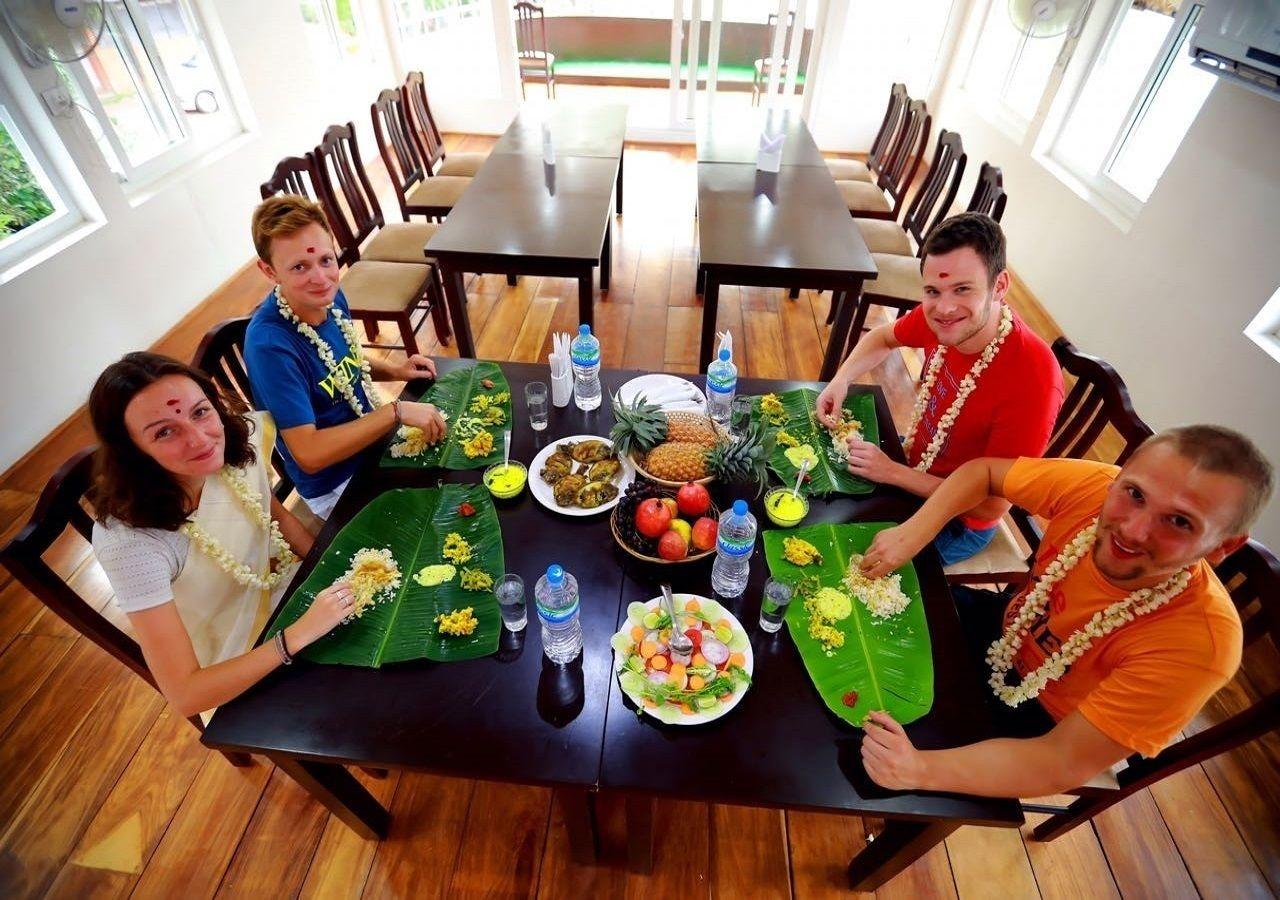 Restaurant Mass Holidays Houseboat