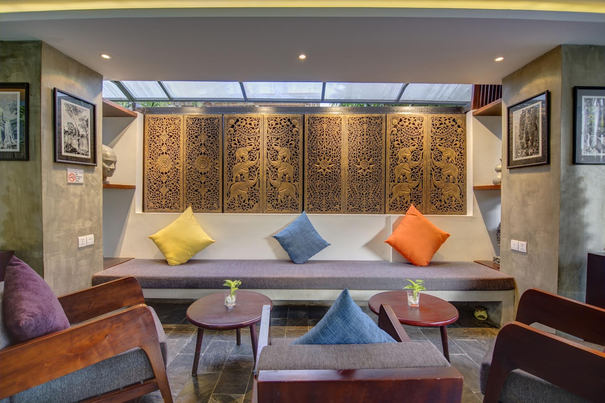 Vista Lobby Solitaire Damnak Villa Hotel