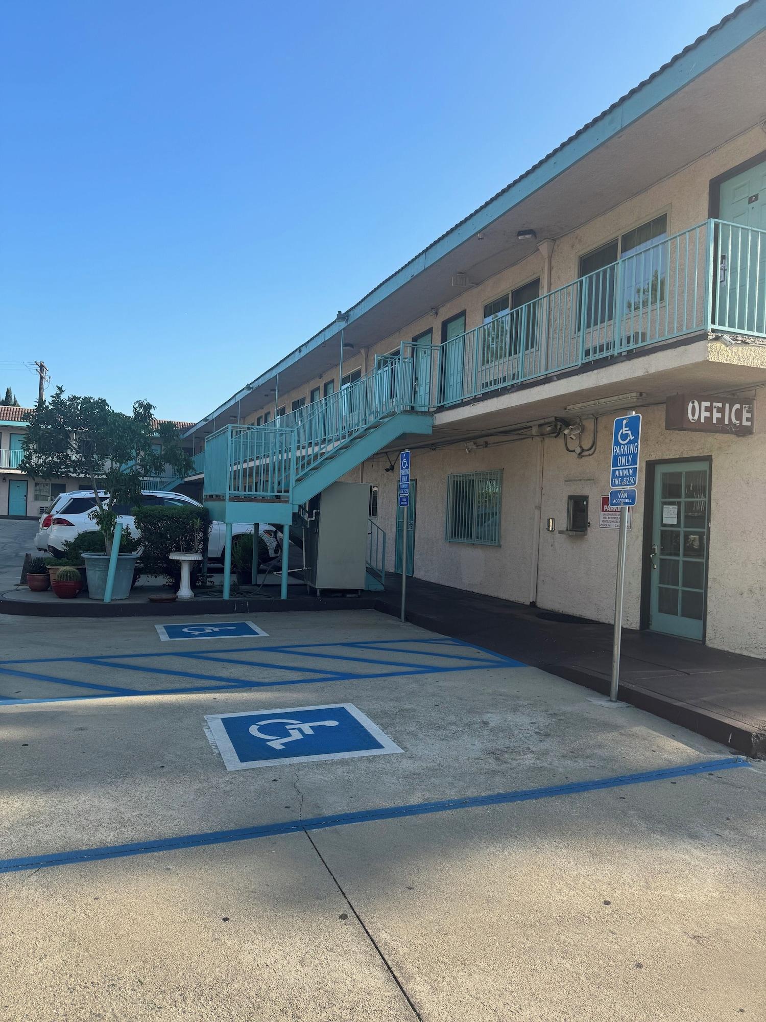 Vista Exterior All 8 Motel