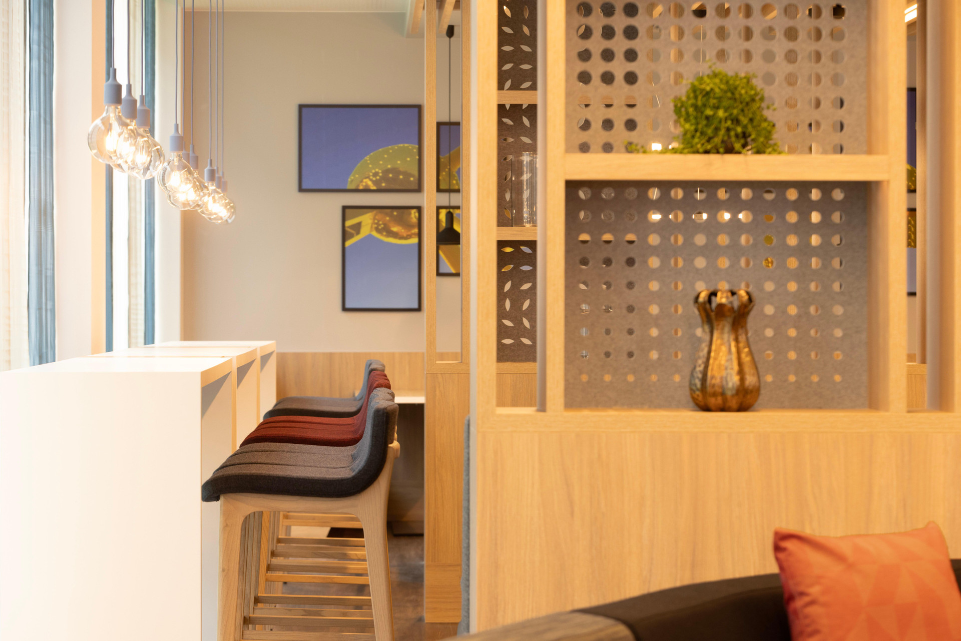 Bar/Salón Holiday Inn Express Brussels Airport by IHG