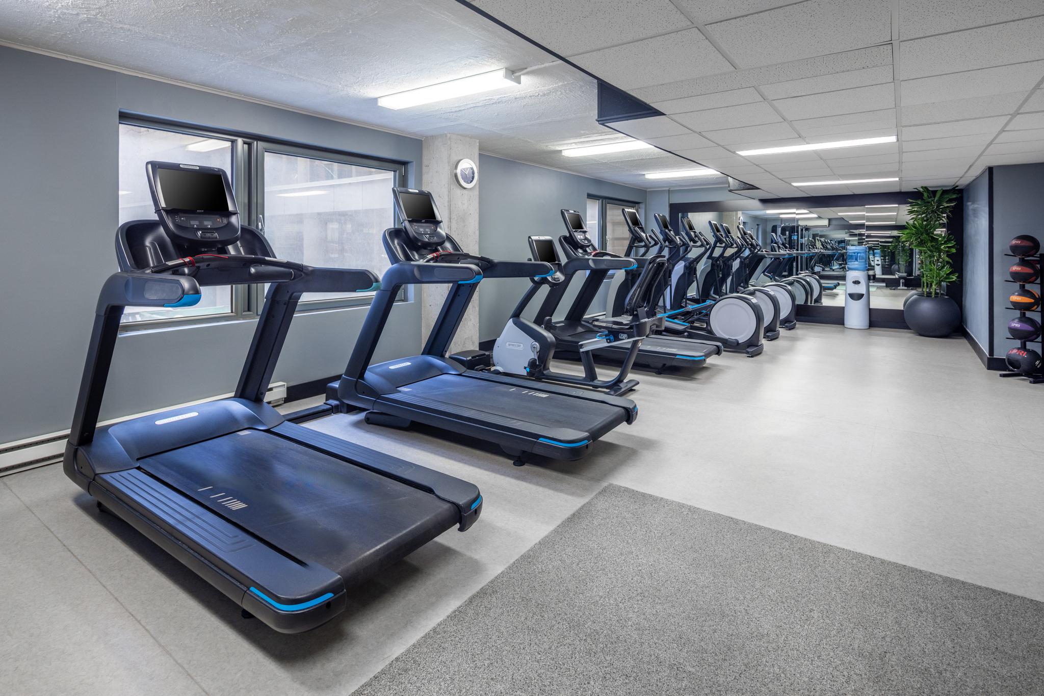 Gimnasio Embassy Suites Montréal by Hilton