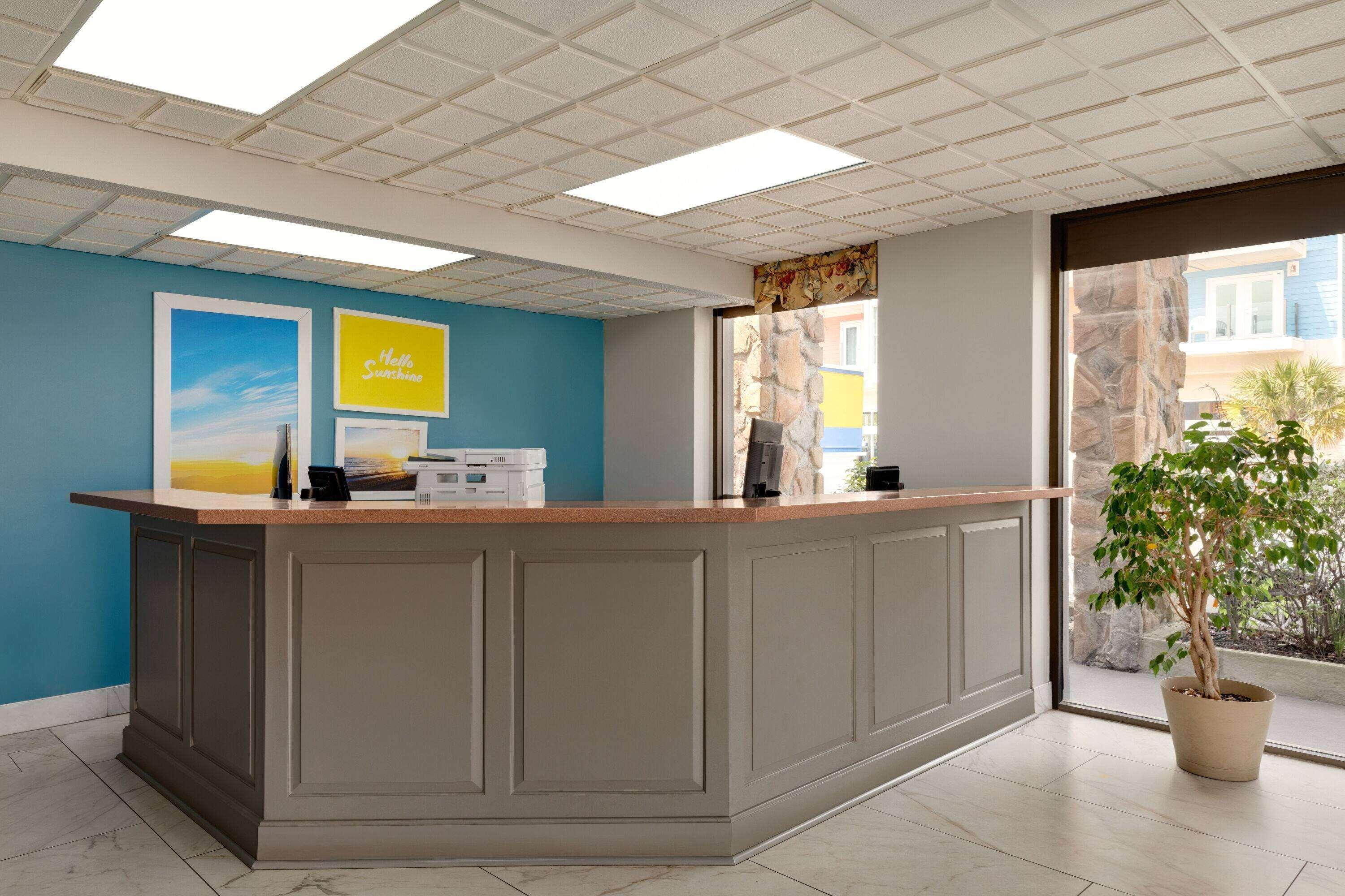 Vista Lobby Days Inn By Wyndham Myrtle Beach-Beach Front