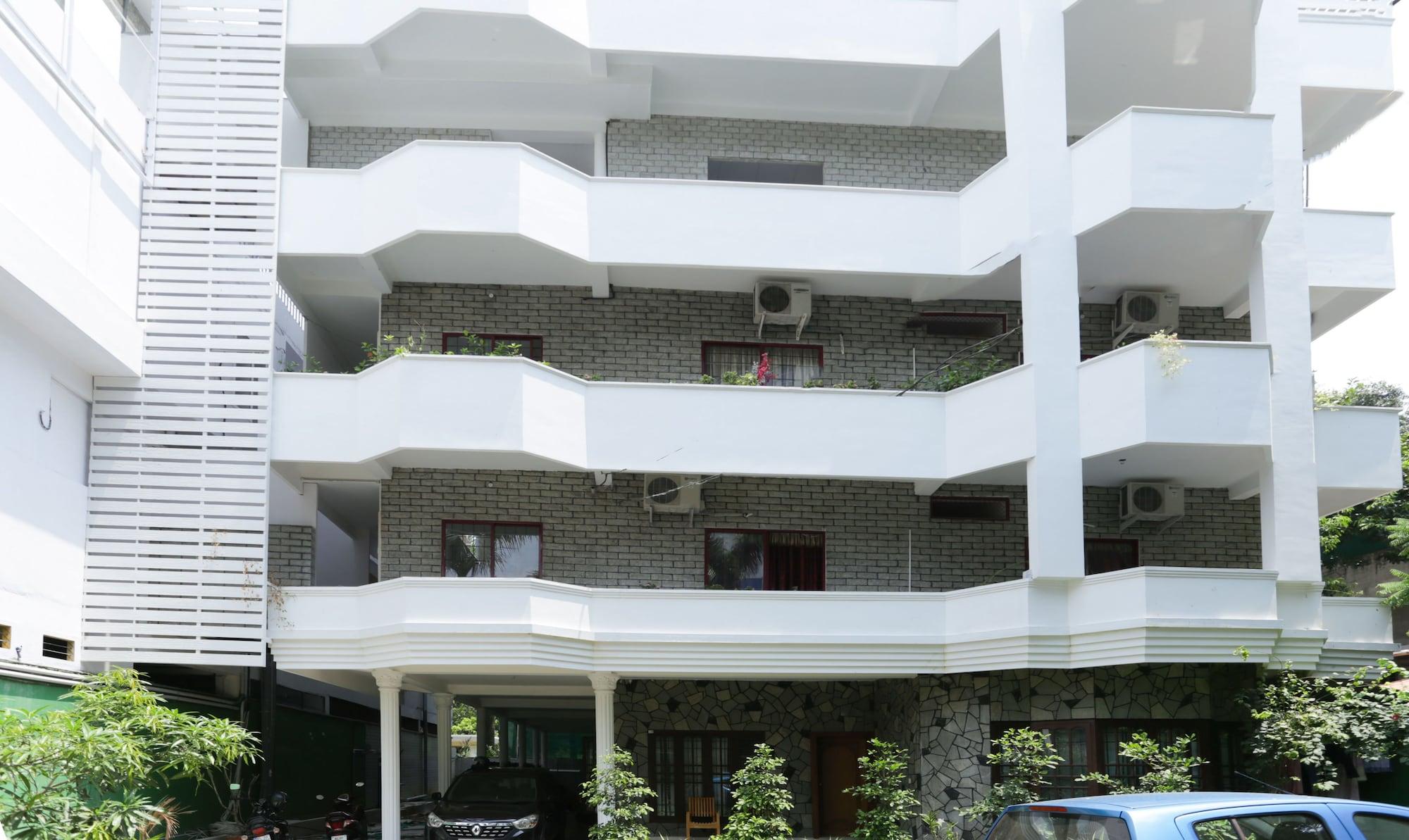Vista Exterior Treebo Trend Heaven Gardens