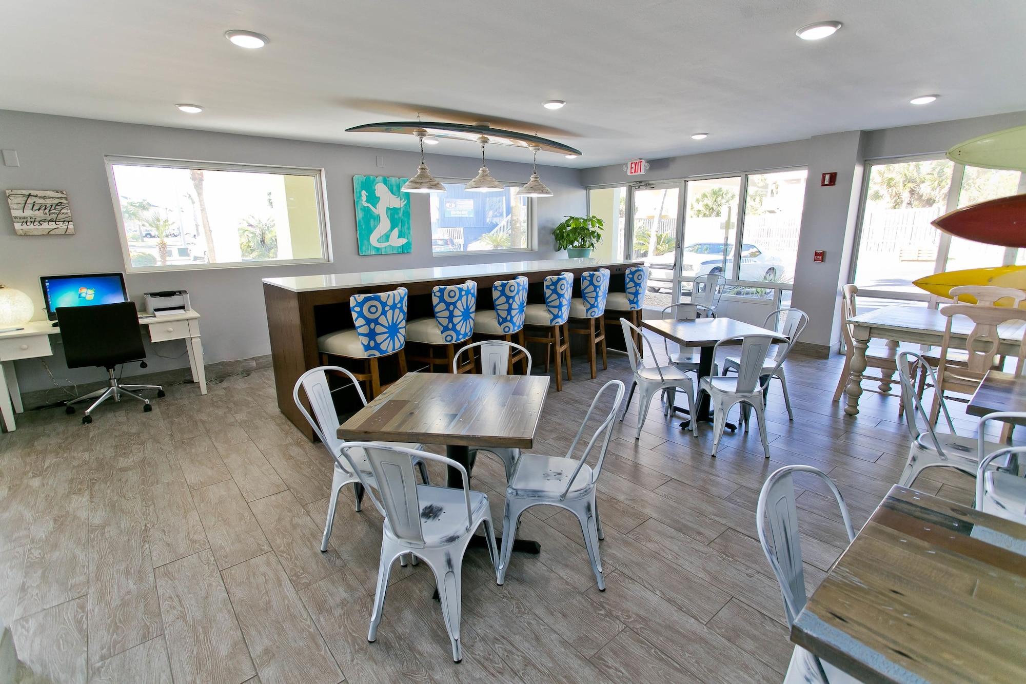 Vista Lobby Surf & Sand Hotel