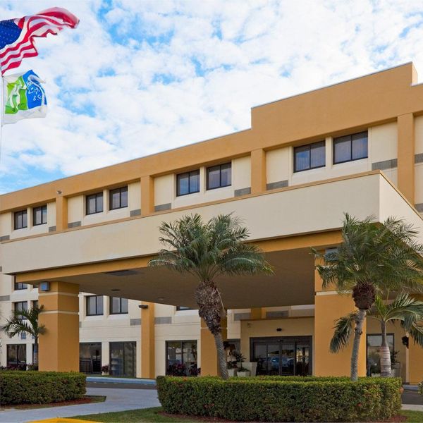 Holiday Inn Express Hotel & Suites Miami Hialeah