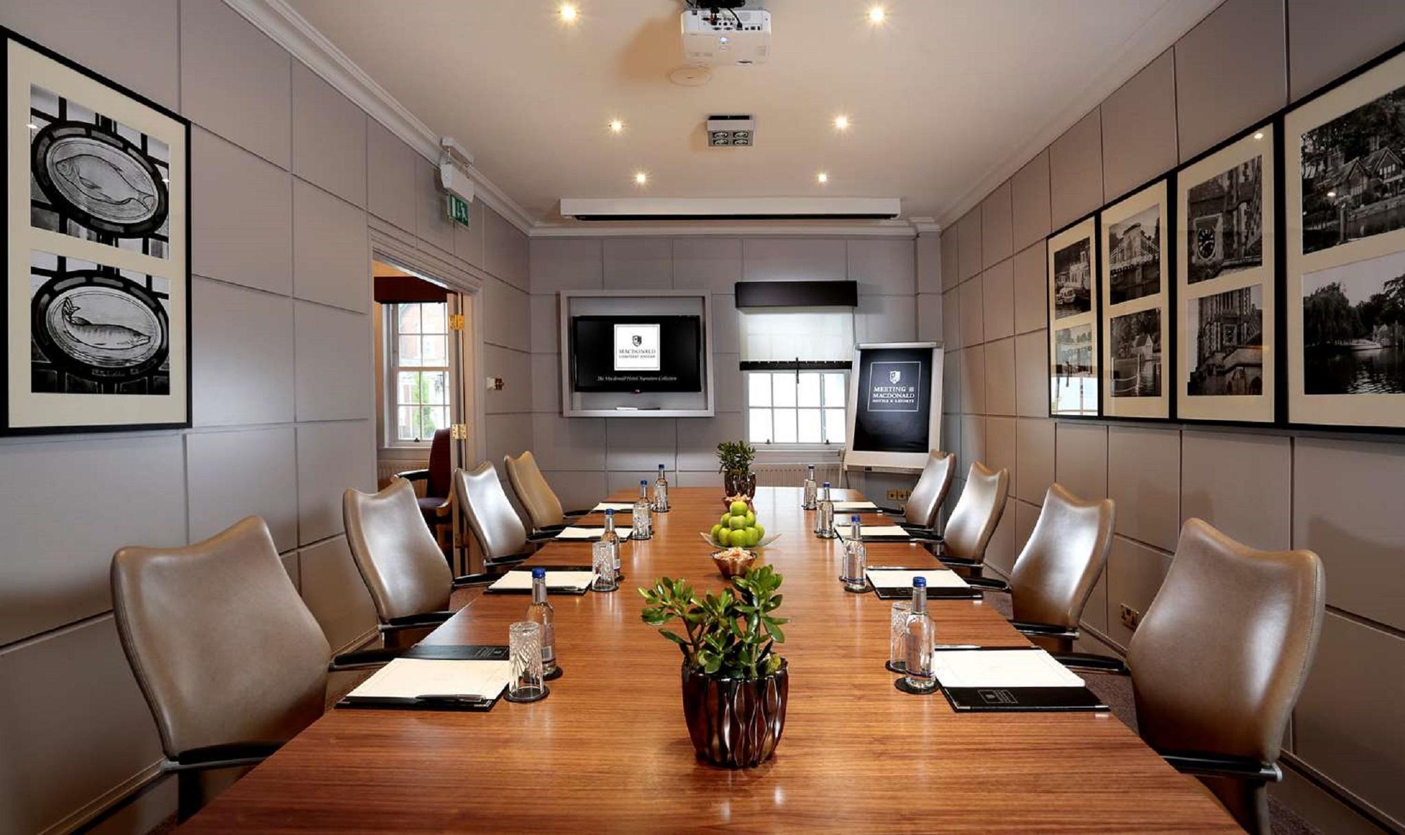 Centro de Negocios Macdonald Compleat Angler