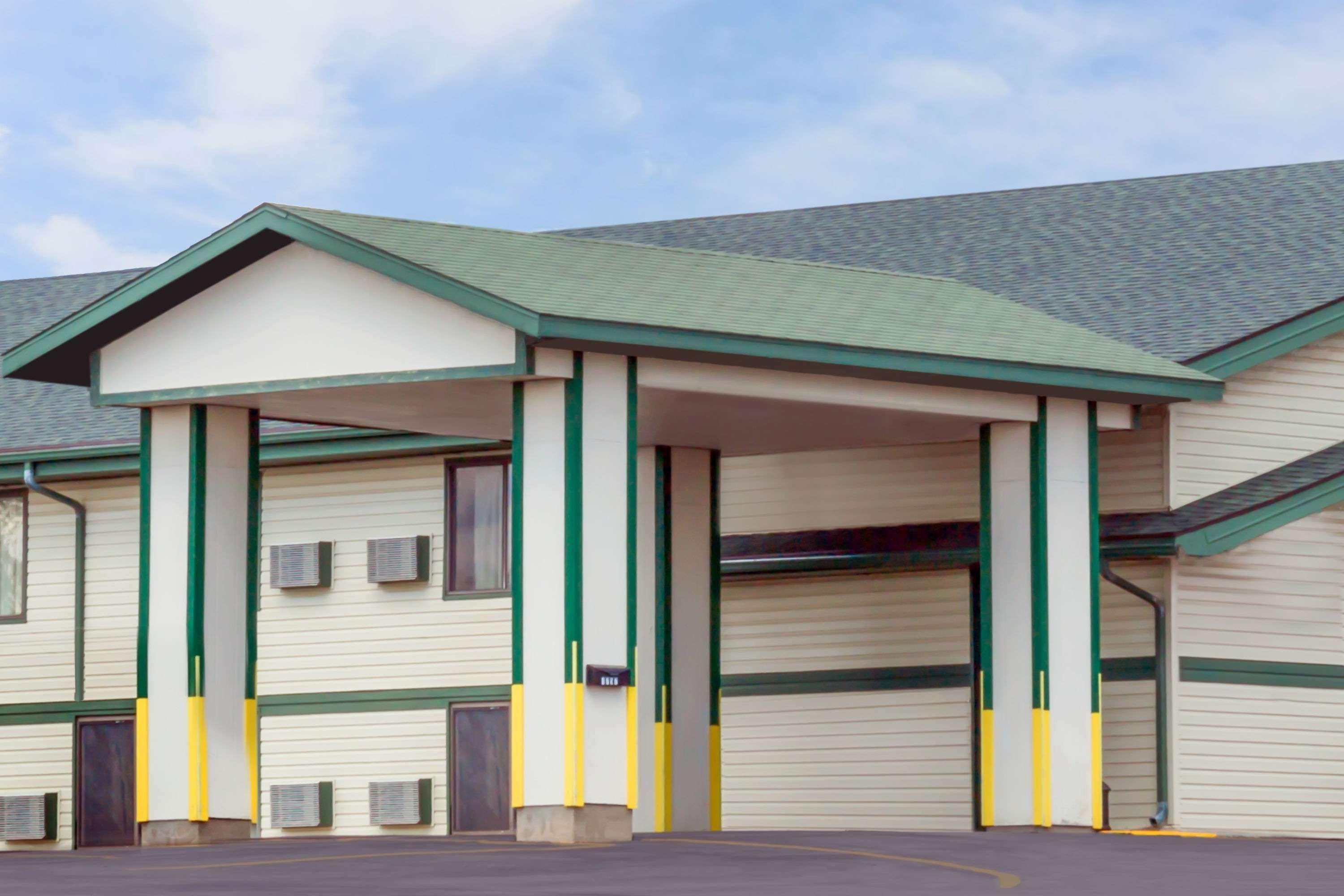 Vista Exterior Super 8 by Wyndham Carroll