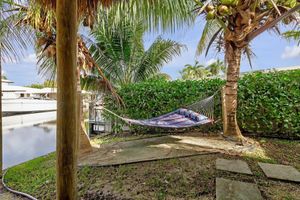Arriendo temporal - Flirty Flamingo Colorful Waterfront Escape w Pool