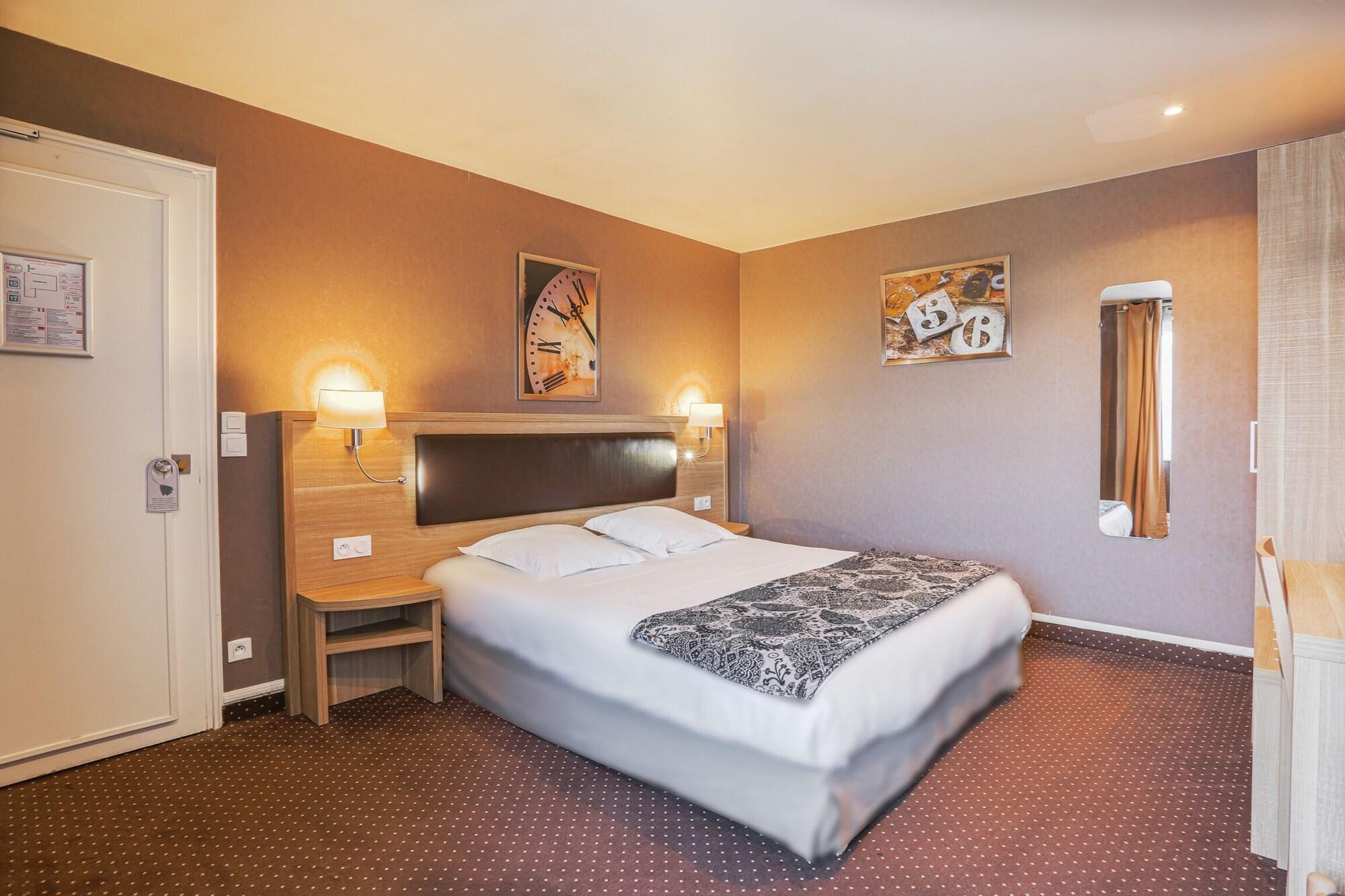 Habitación Hotel SPA Piscine le Petit Castel
