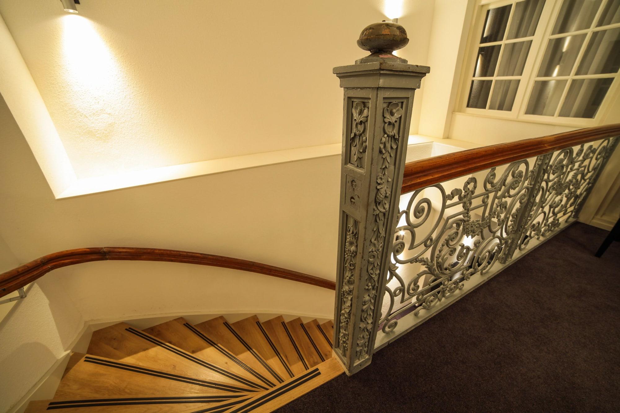 Varios Hotel Mansion