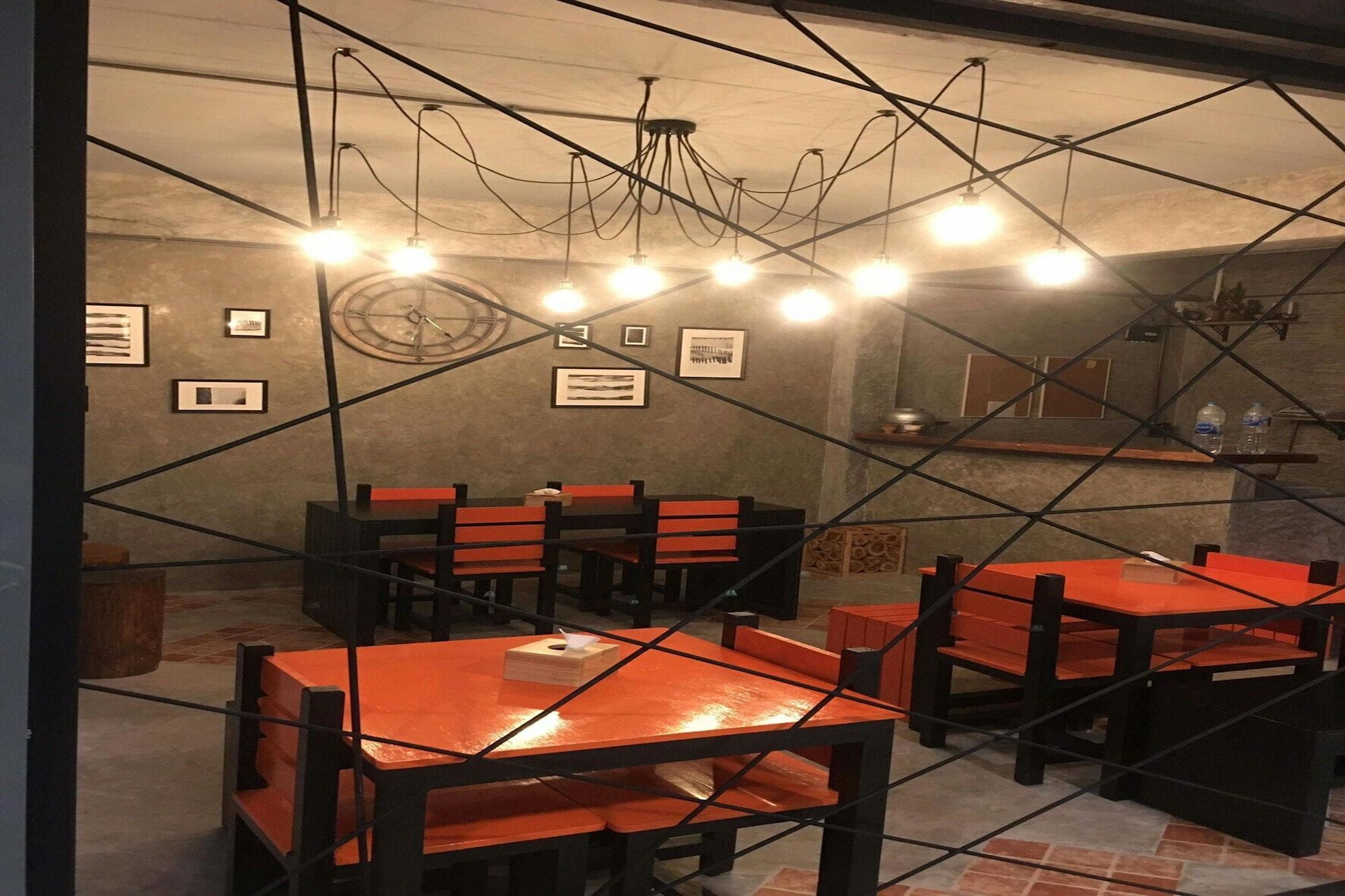 Restaurant Sirah Hometel - Hostel