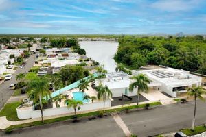 Alquiler Vacacional - Waterfront Luxury Villa With Amazing Private Pool and Dock