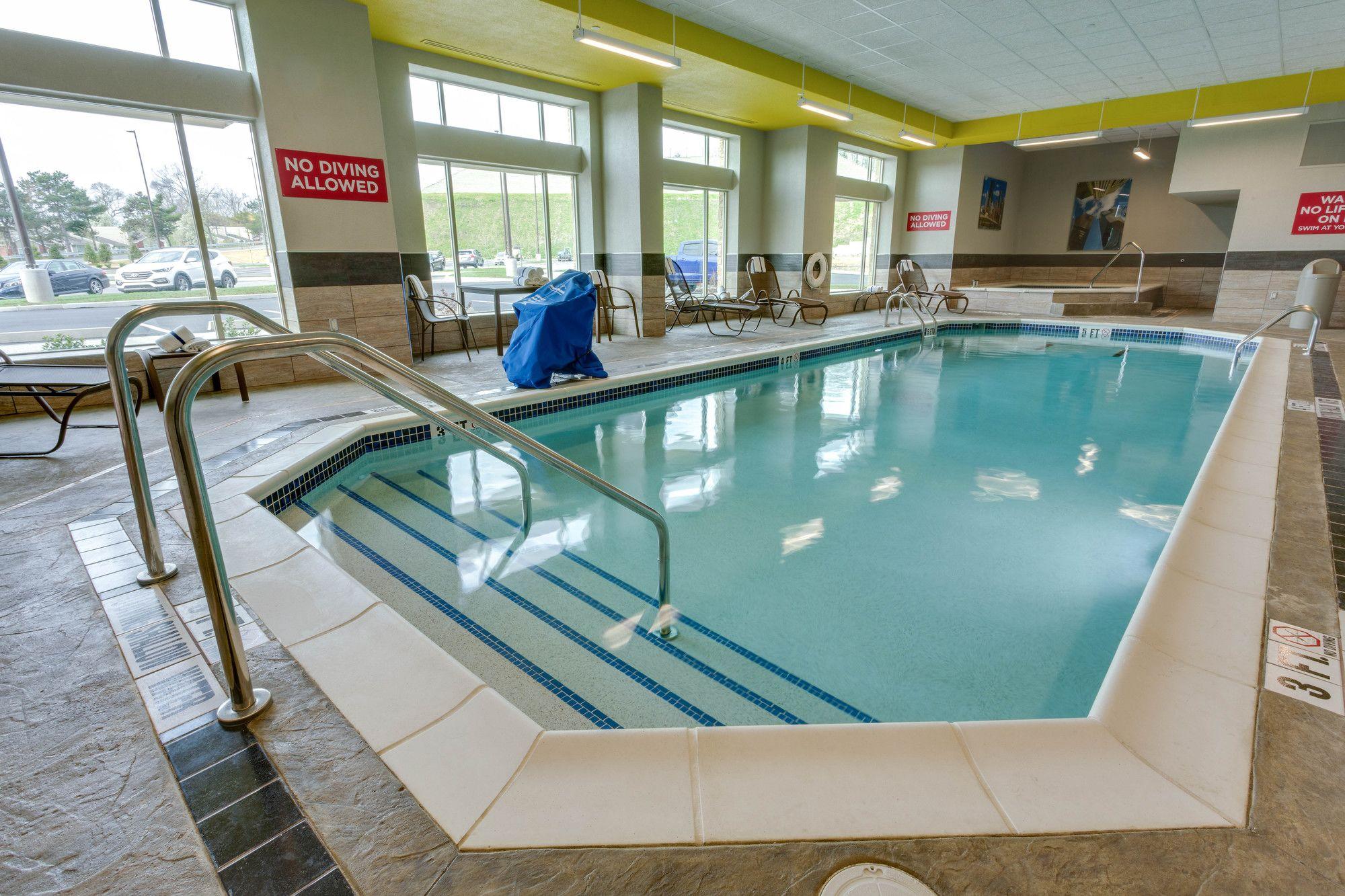 Vista Piscina Drury Inn & Suites Pittsburgh Airport Settlers Ridge