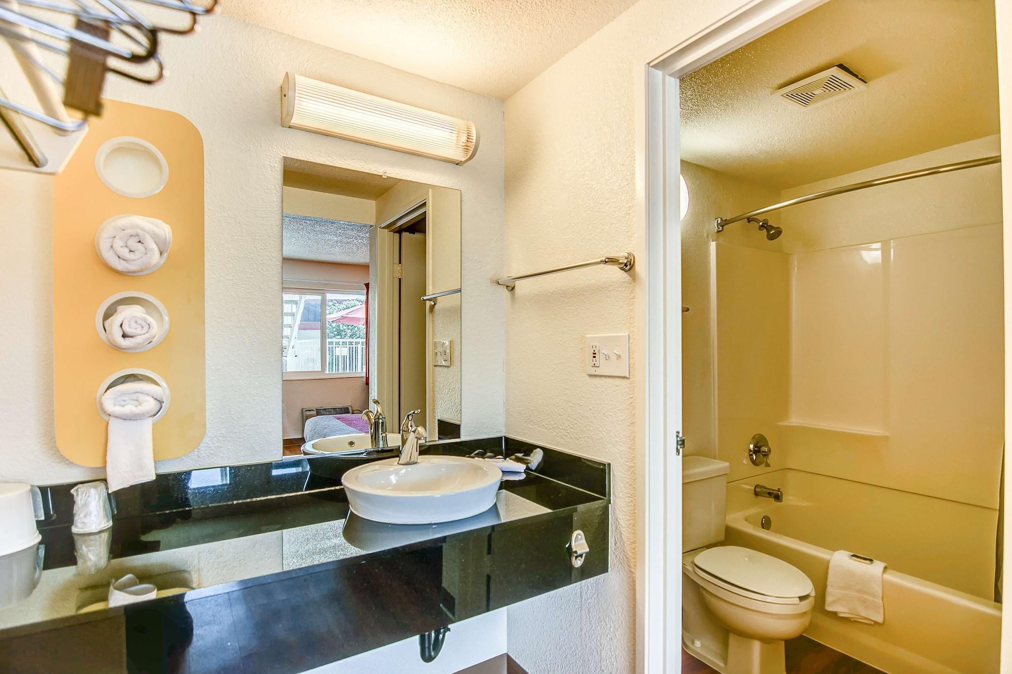Equipamiento de Habitación Motel 6 Stockton, CA - Charter Way West