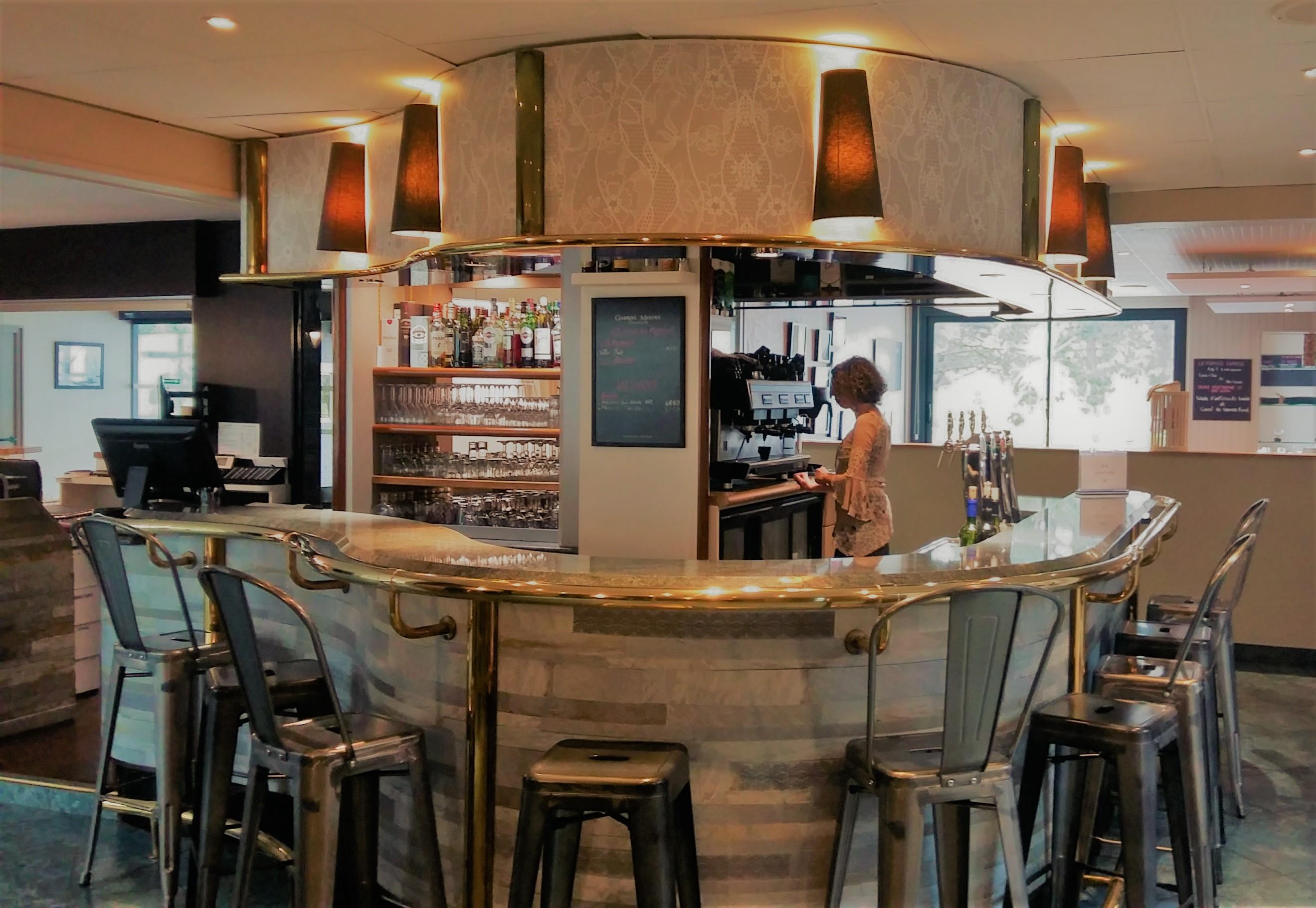 Bar/Salón Logis Hôtel Au Chêne Vert