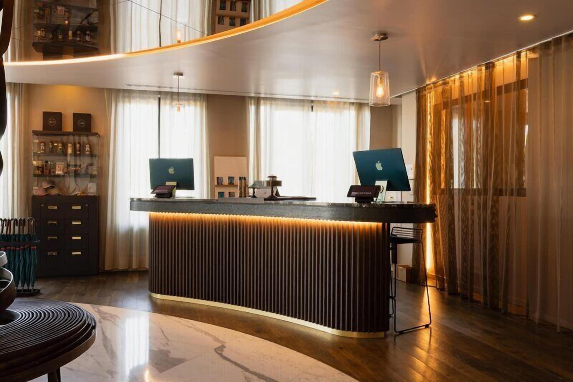 Vista Lobby Terrass'' Hotel