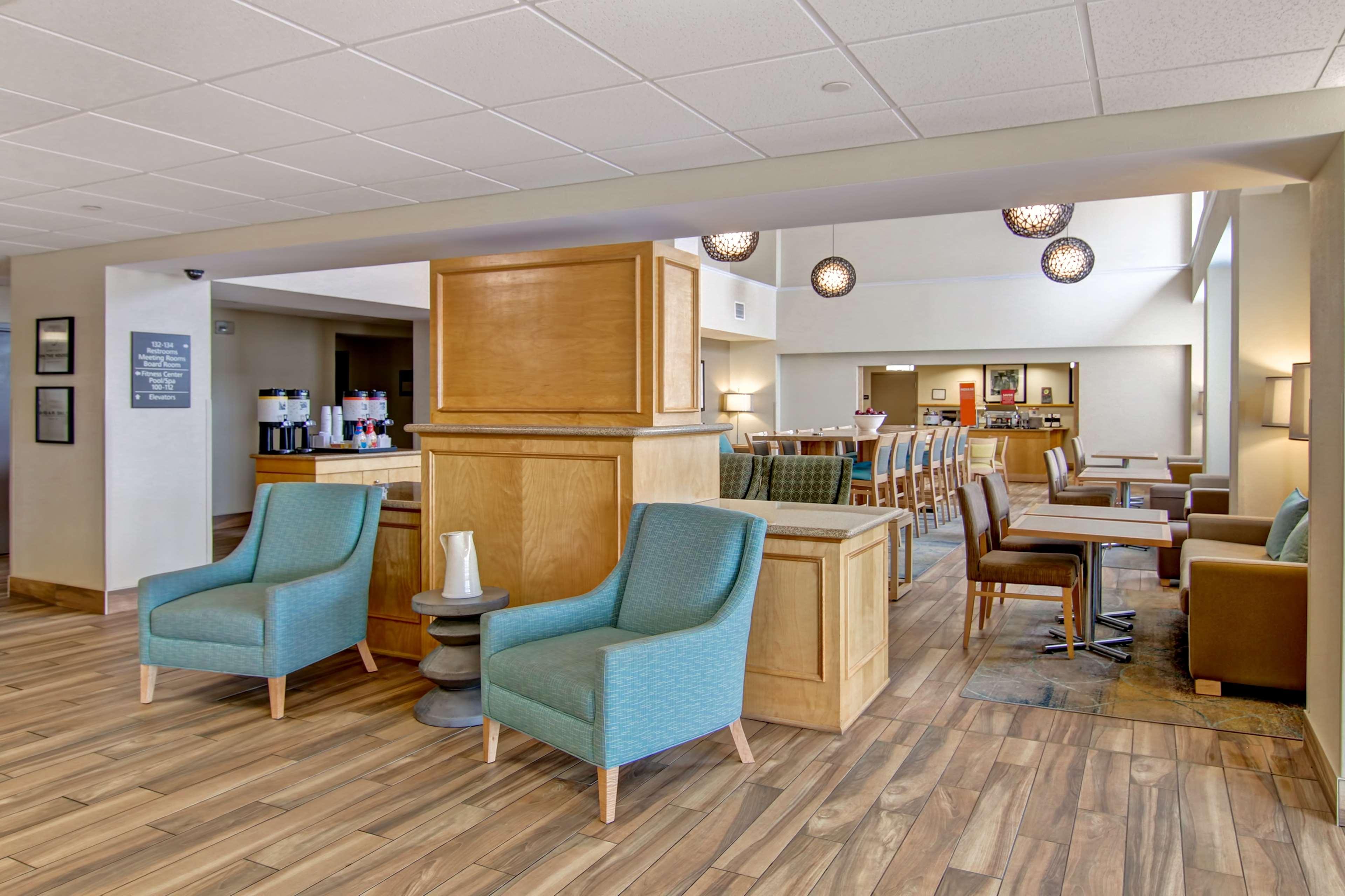 Vista Lobby Hampton Inn and Suites by Hilton Saint John