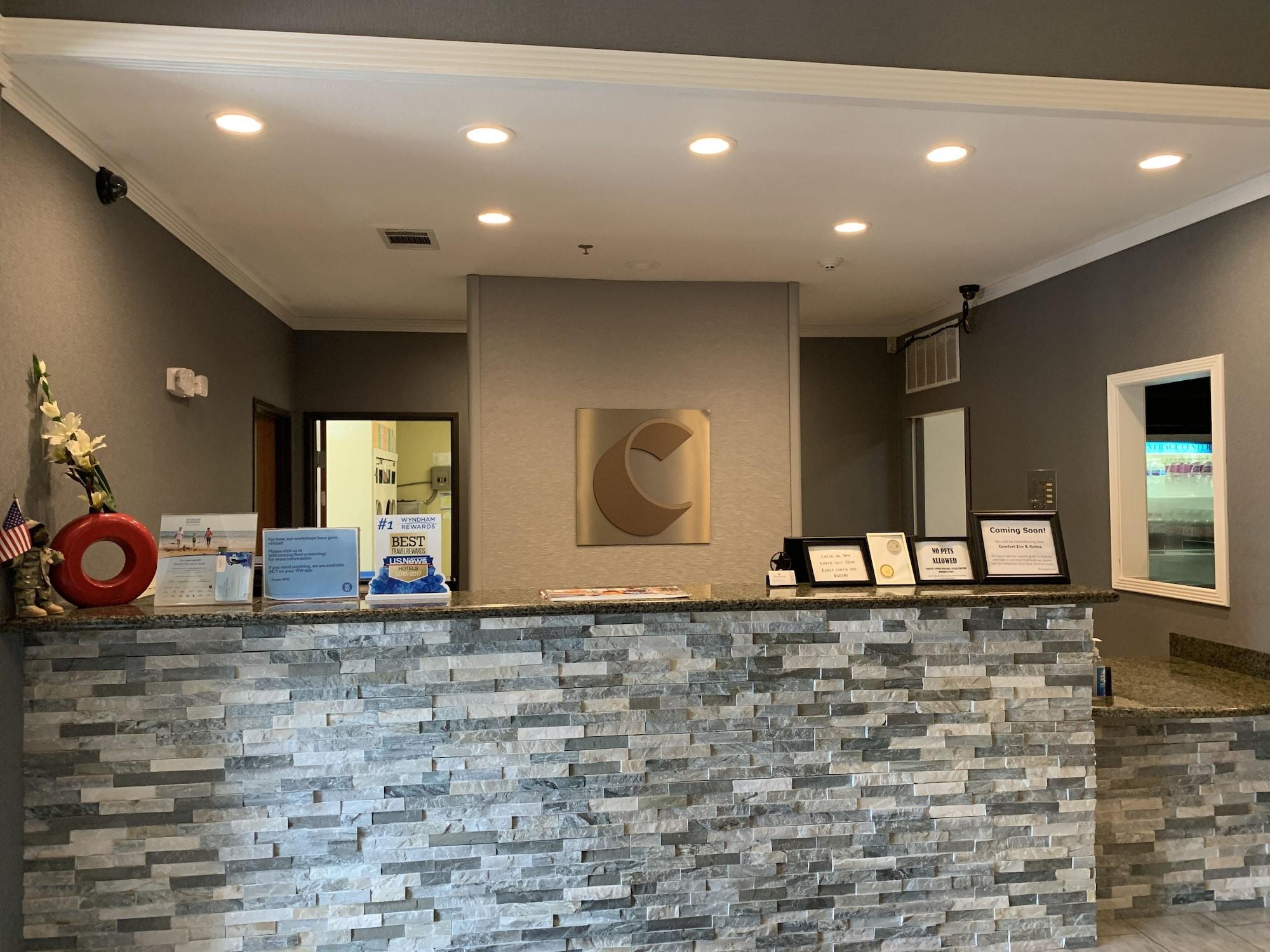 Vista Lobby Comfort Inn & Suites Gatesville