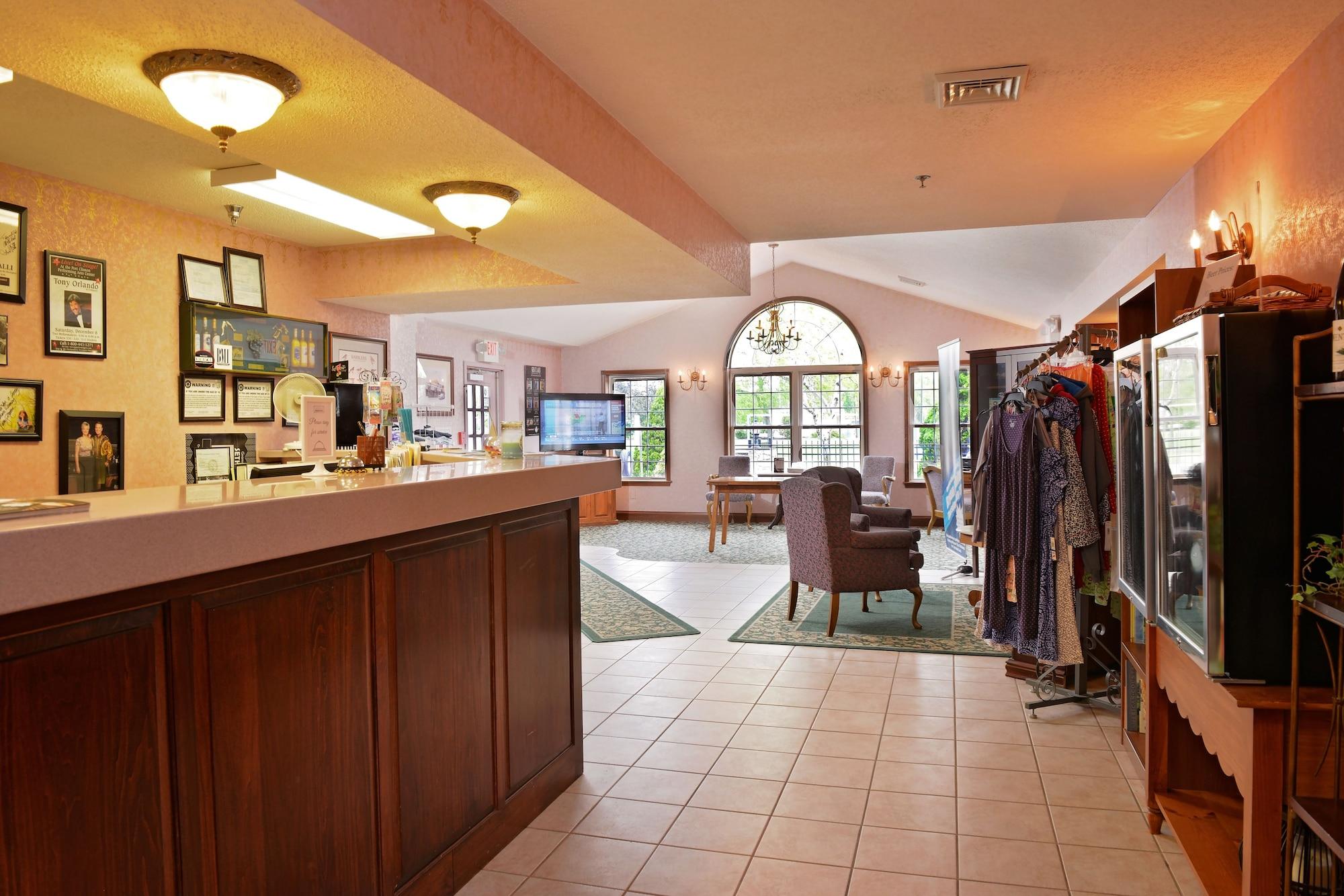 Vista Lobby Our Guest Inn and Suites - Downtown