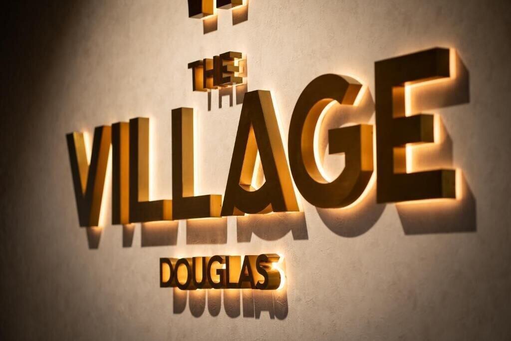 Varios The Village Hotel Douglas