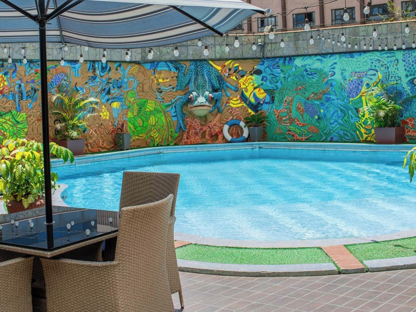 Vista Piscina Nairobi Safari Club by Swiss-Belhotel