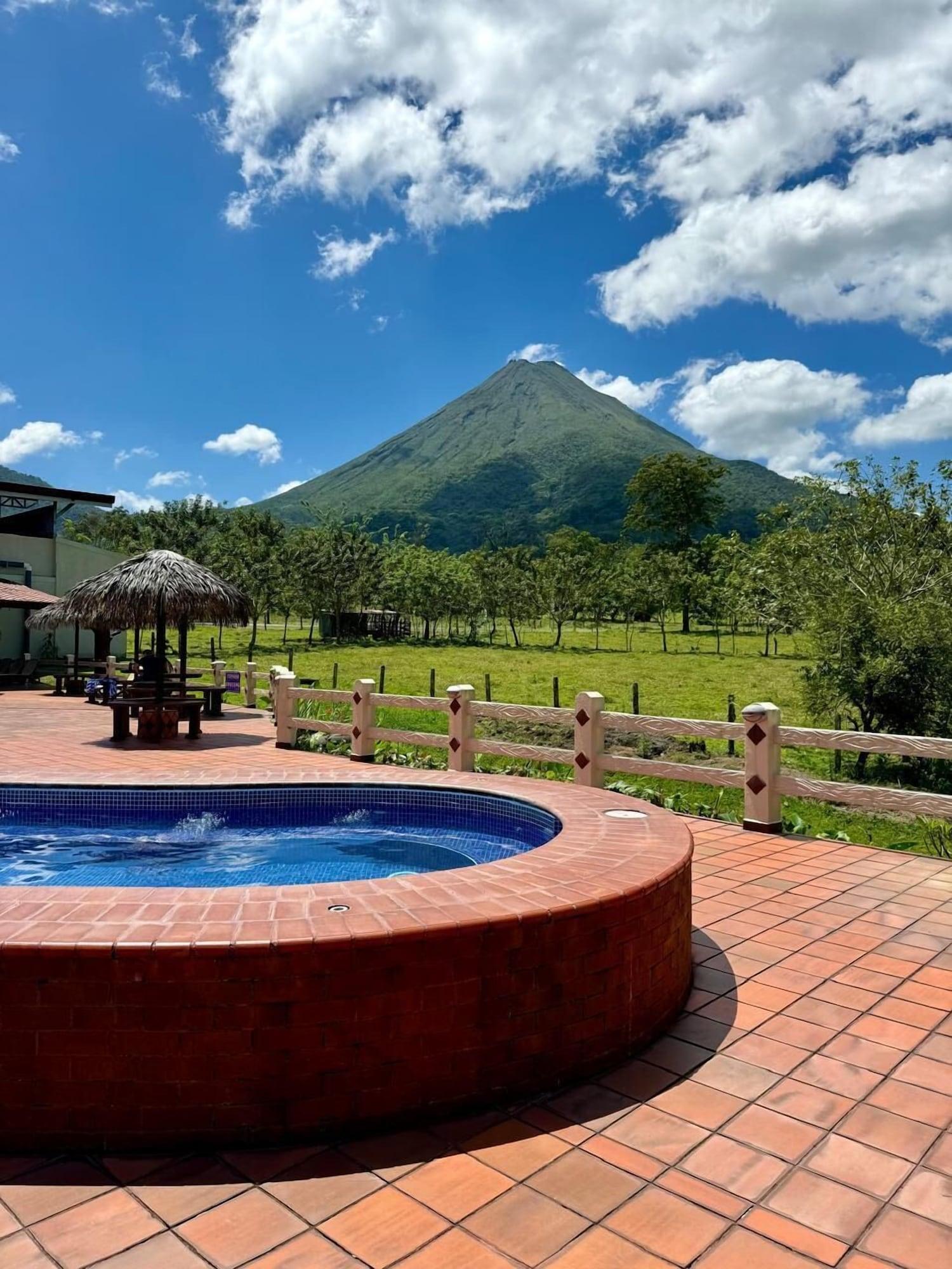 Vista Piscina Hotel La Pradera del Arenal