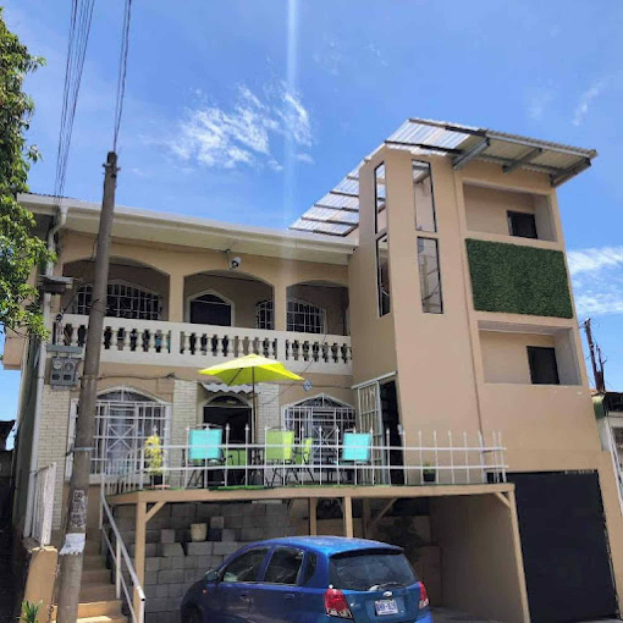 Varios Rivera Family Airport Apartments