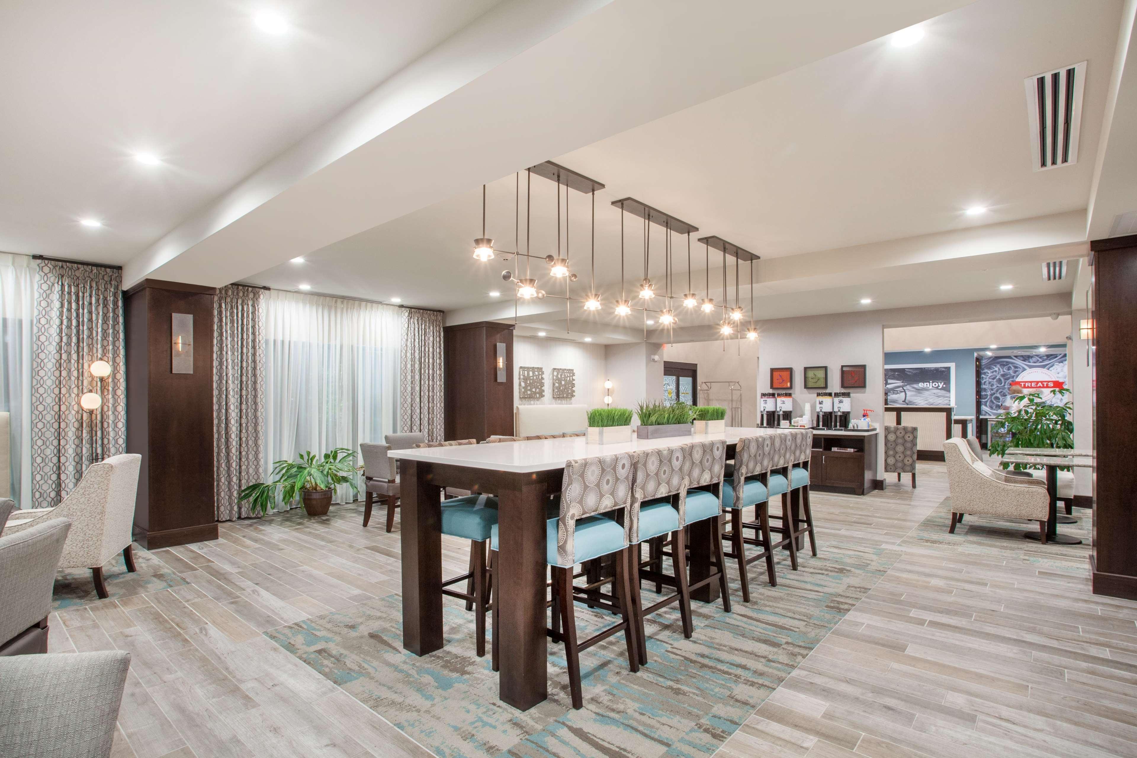 Vista Lobby Hampton Inn Rochester Penfield