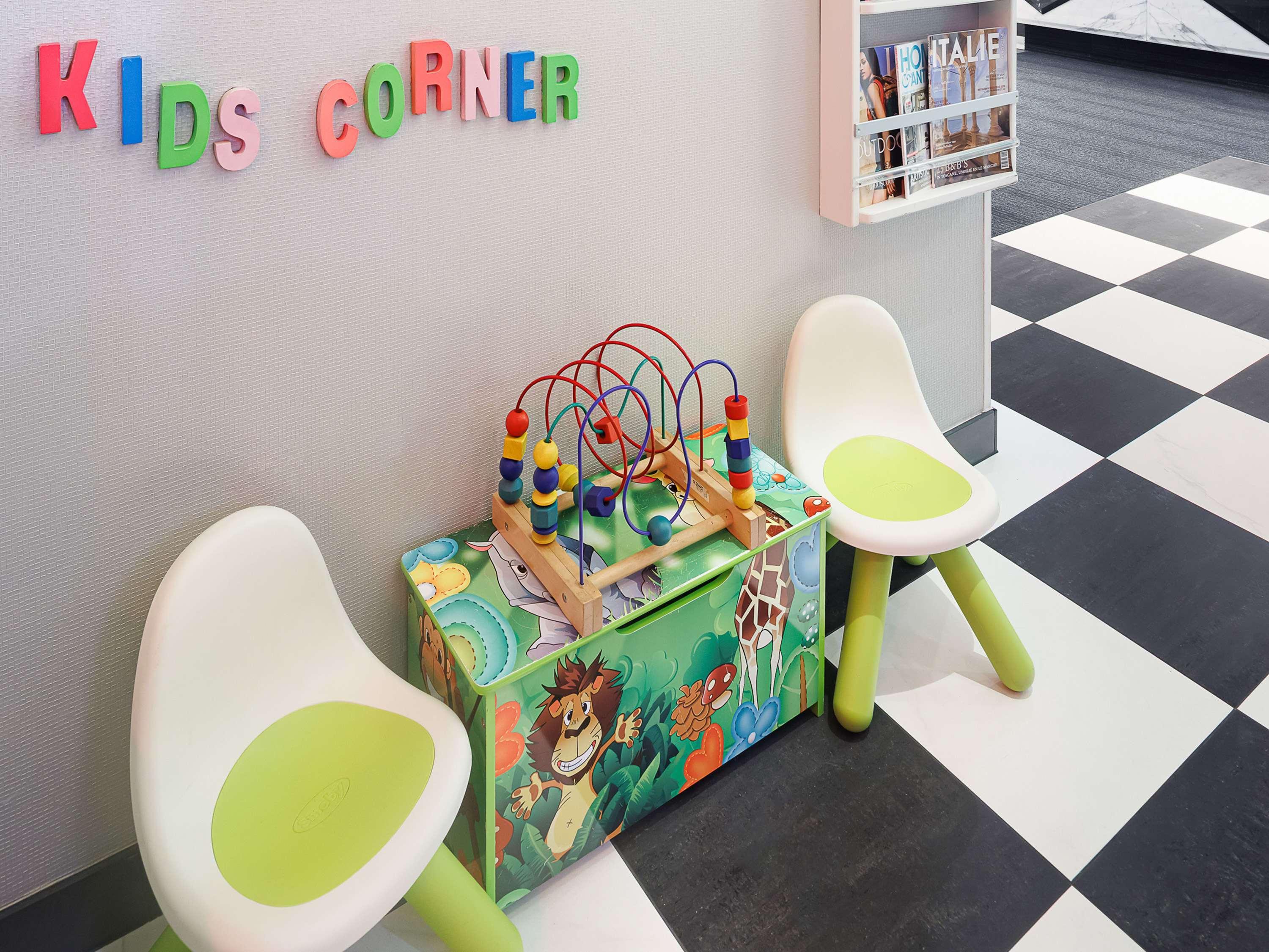 Varios ibis Styles Amsterdam Central Station