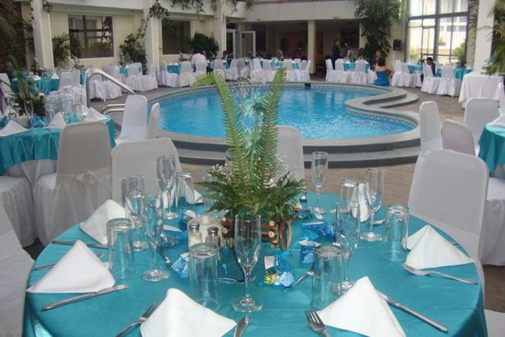Salón de Baile Hotel Pensión Bonifaz