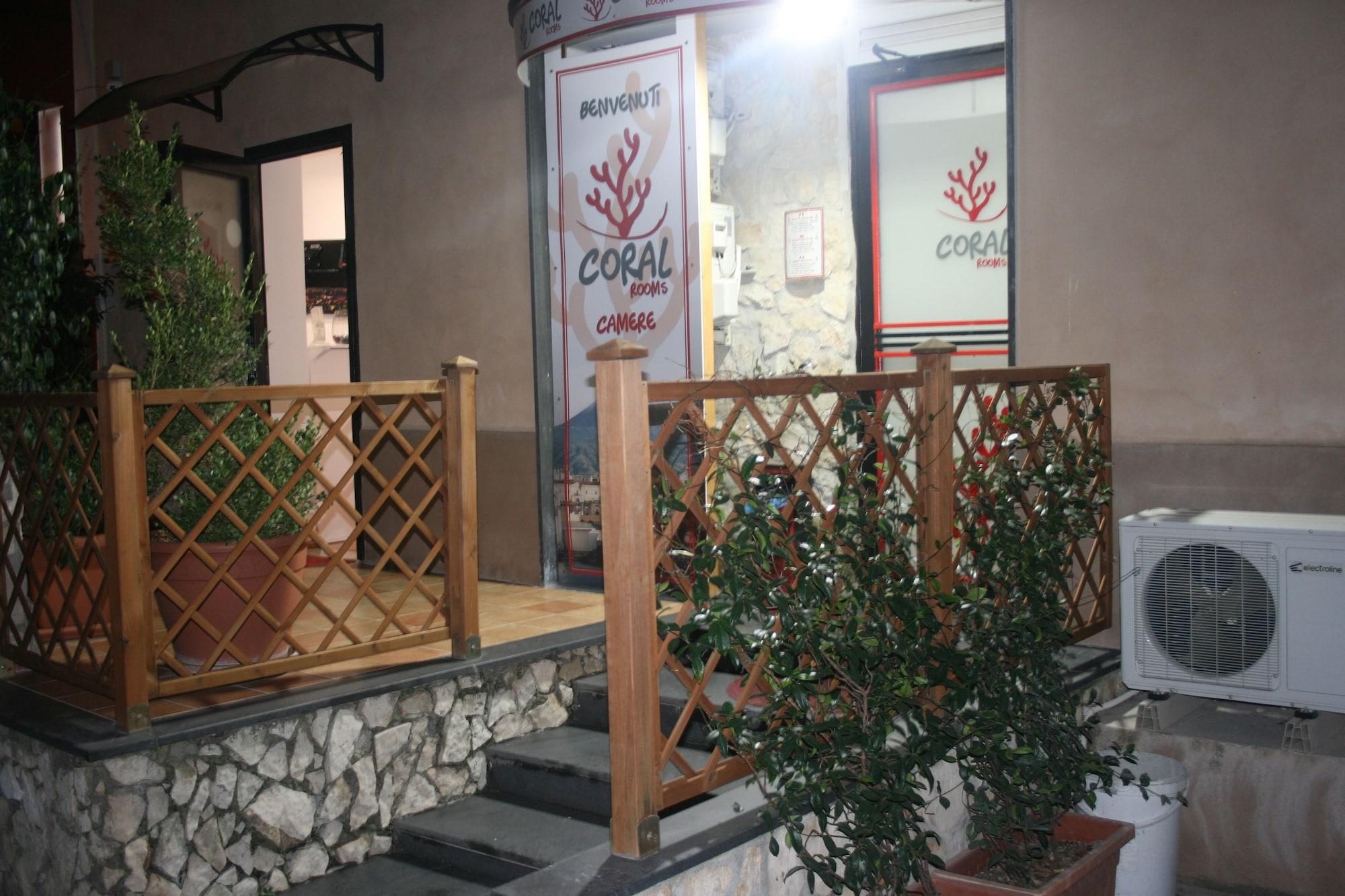 Vista Exterior Coral Rooms