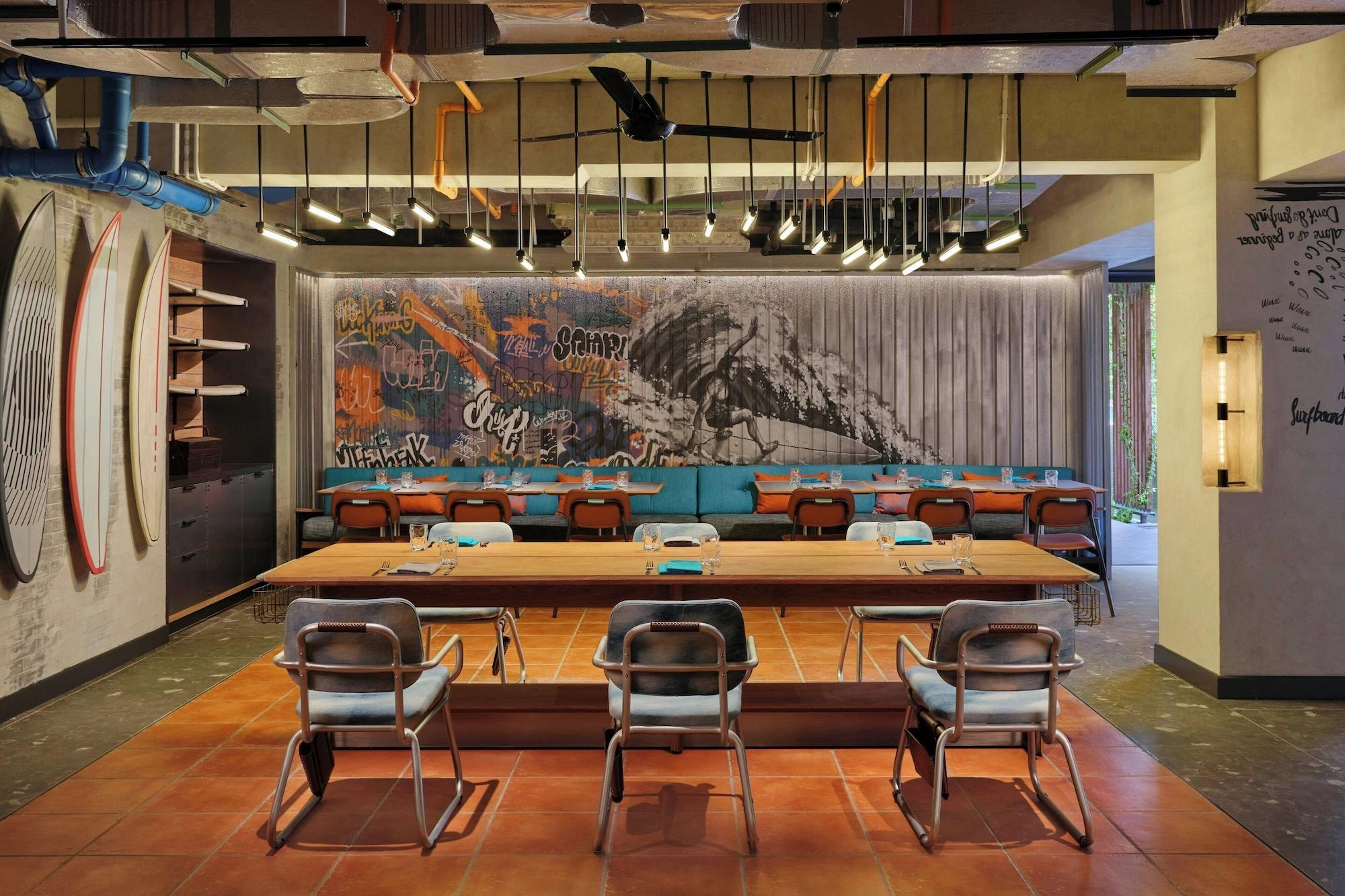 Restaurant Aloft Bali Kuta at Beachwalk