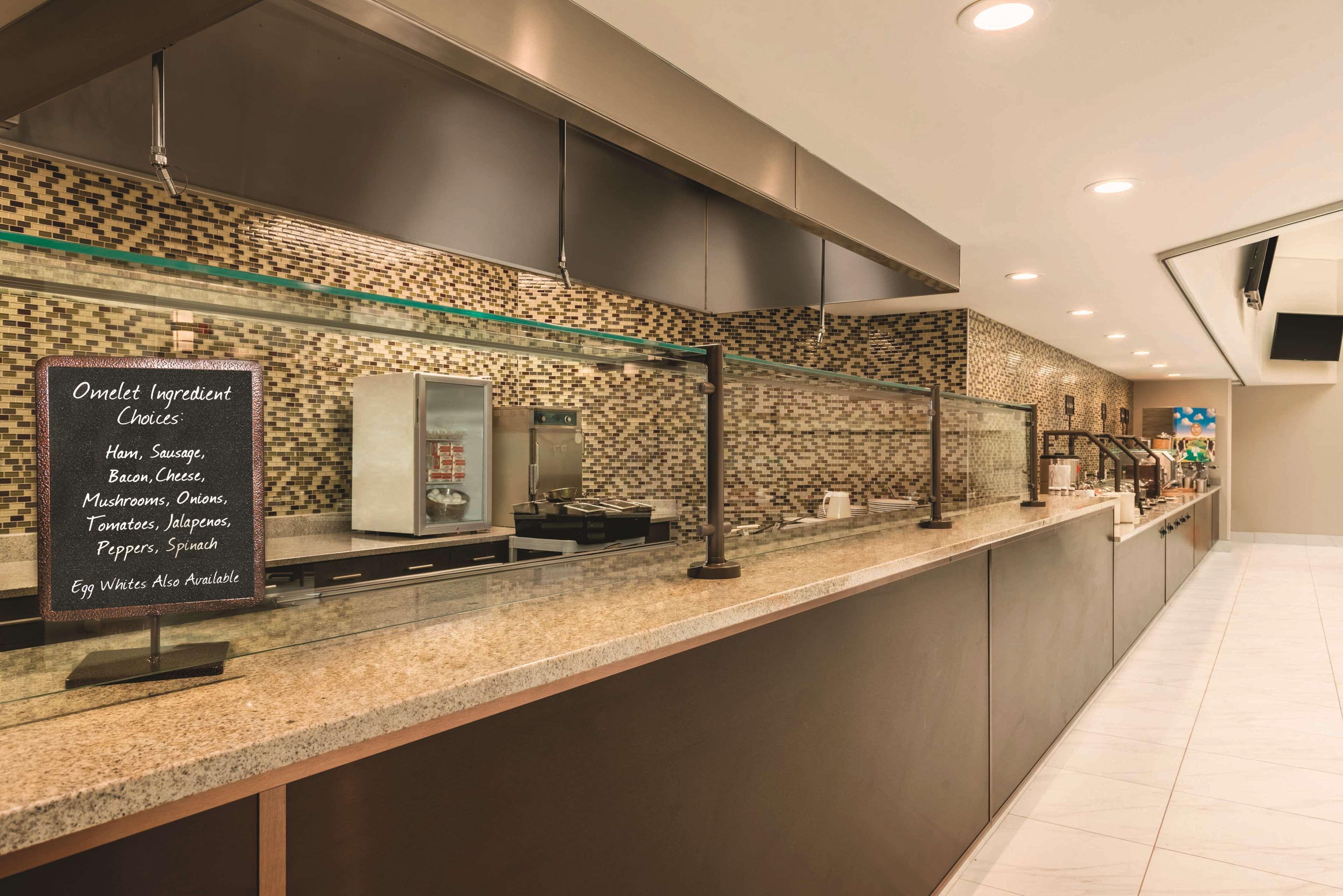 Restaurant Embassy Suites by Hilton Milwaukee Brookfield