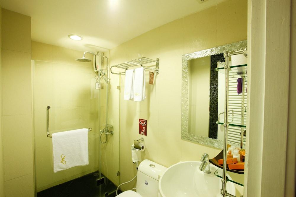 Equipamiento de Habitación Mirth Sathorn Bangkok