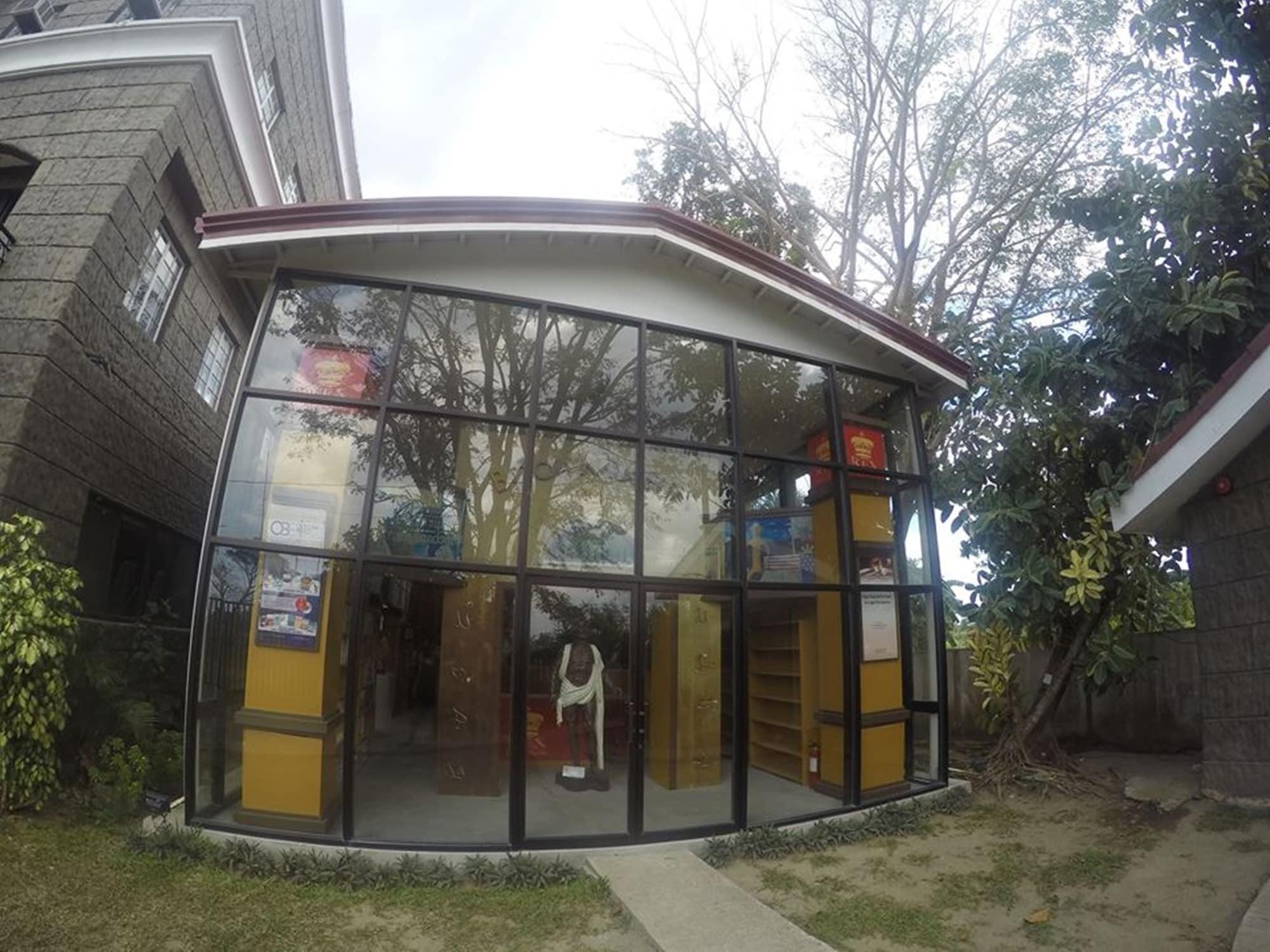 Vista Exterior REX Habitat and Cultural Display Area