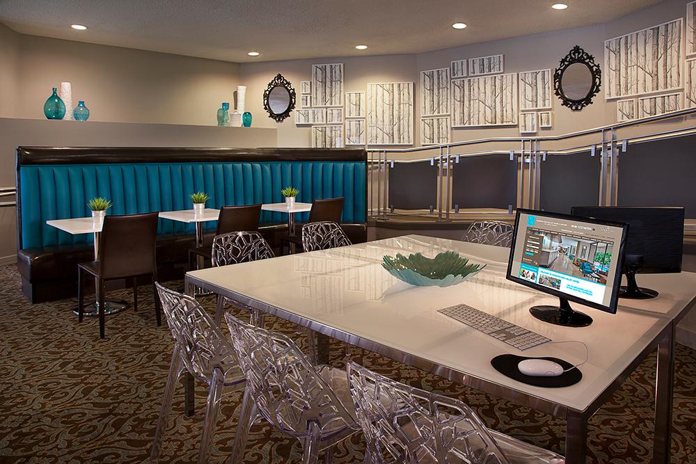 Centro de Negocios Toronto Don Valley Hotel & Suites