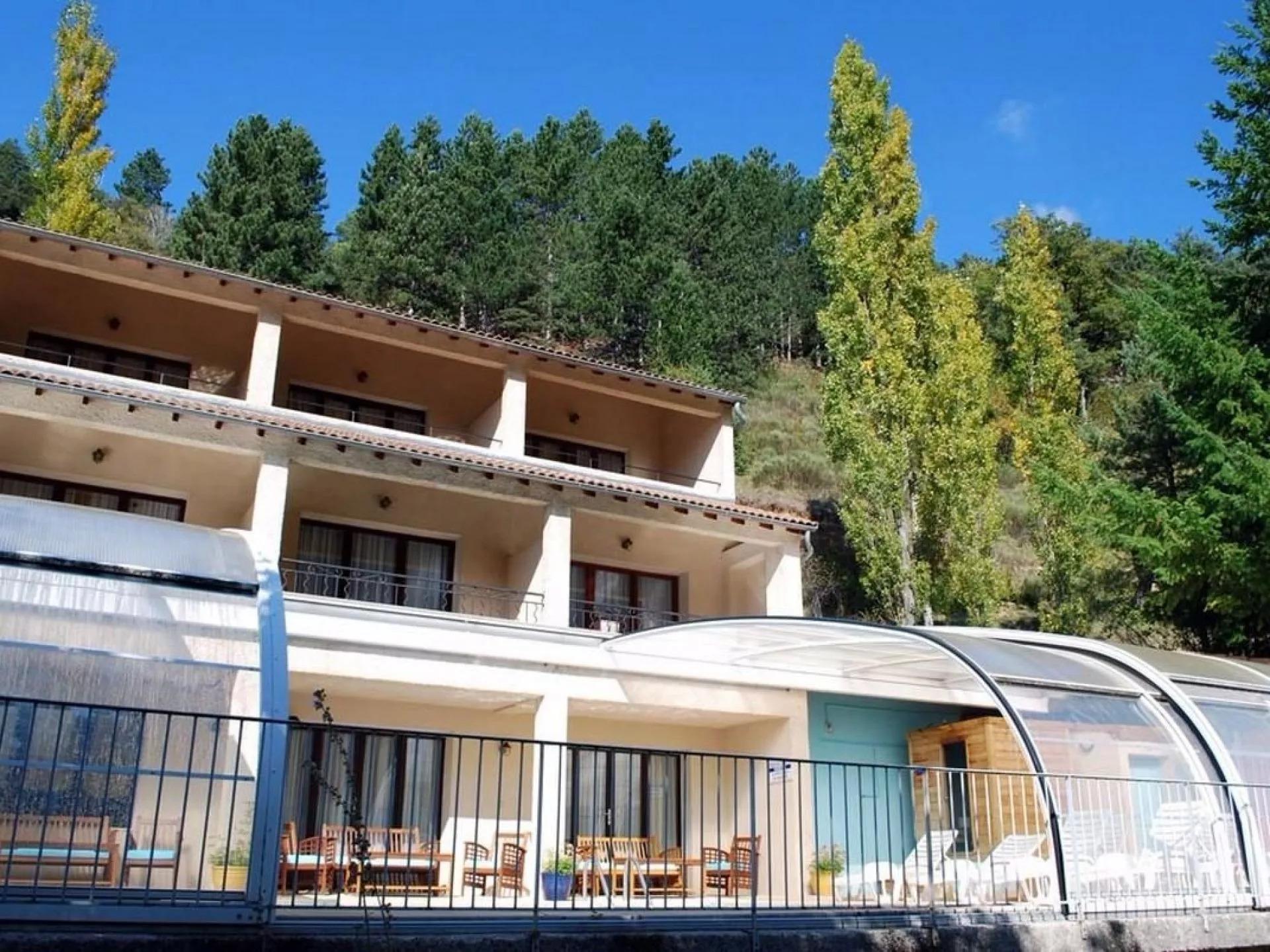 Vista Exterior Logis Hotel Le Mont Barral