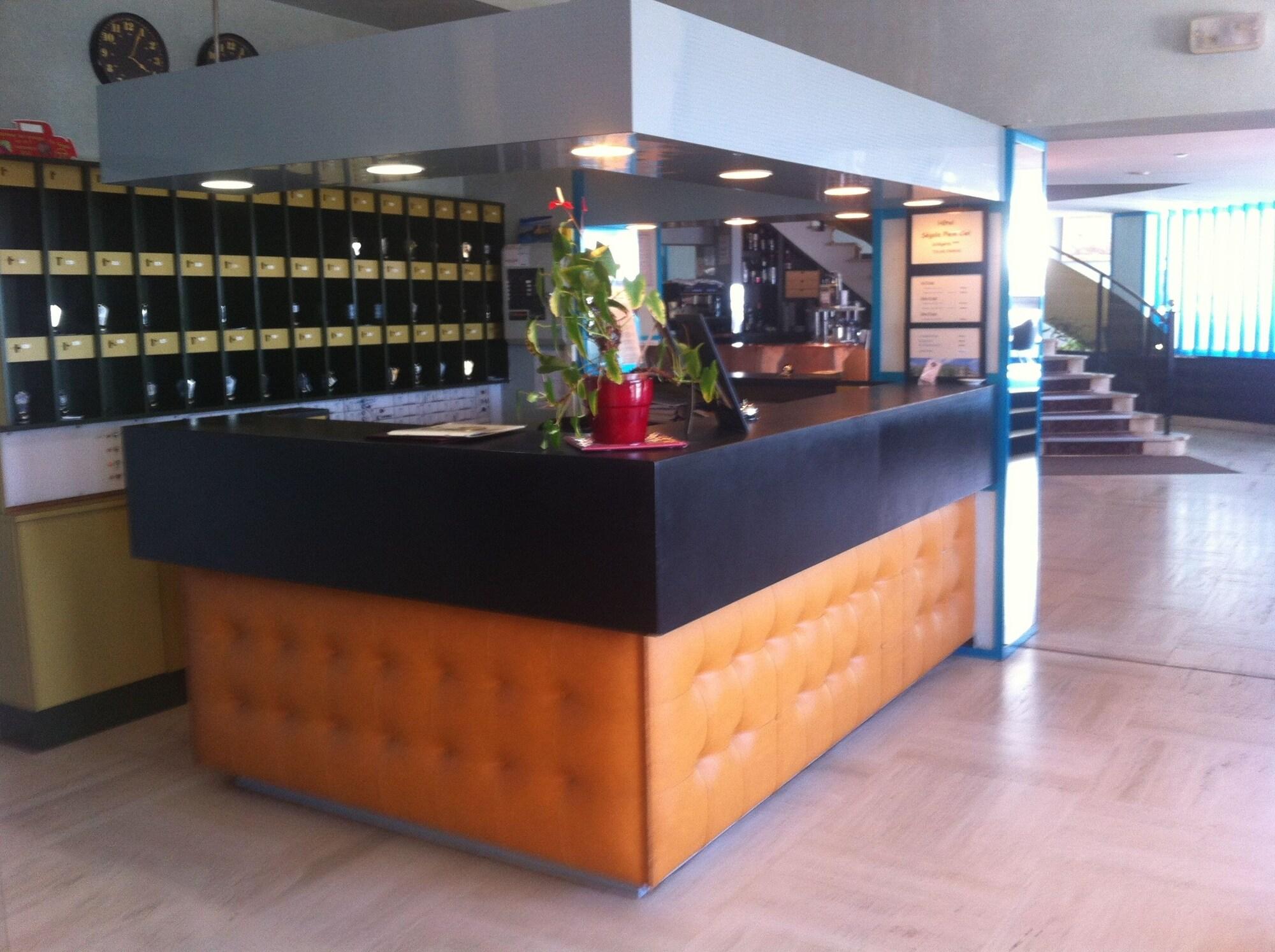 Vista Lobby Hôtel authentic by balladins – Rodez / Le Ségala