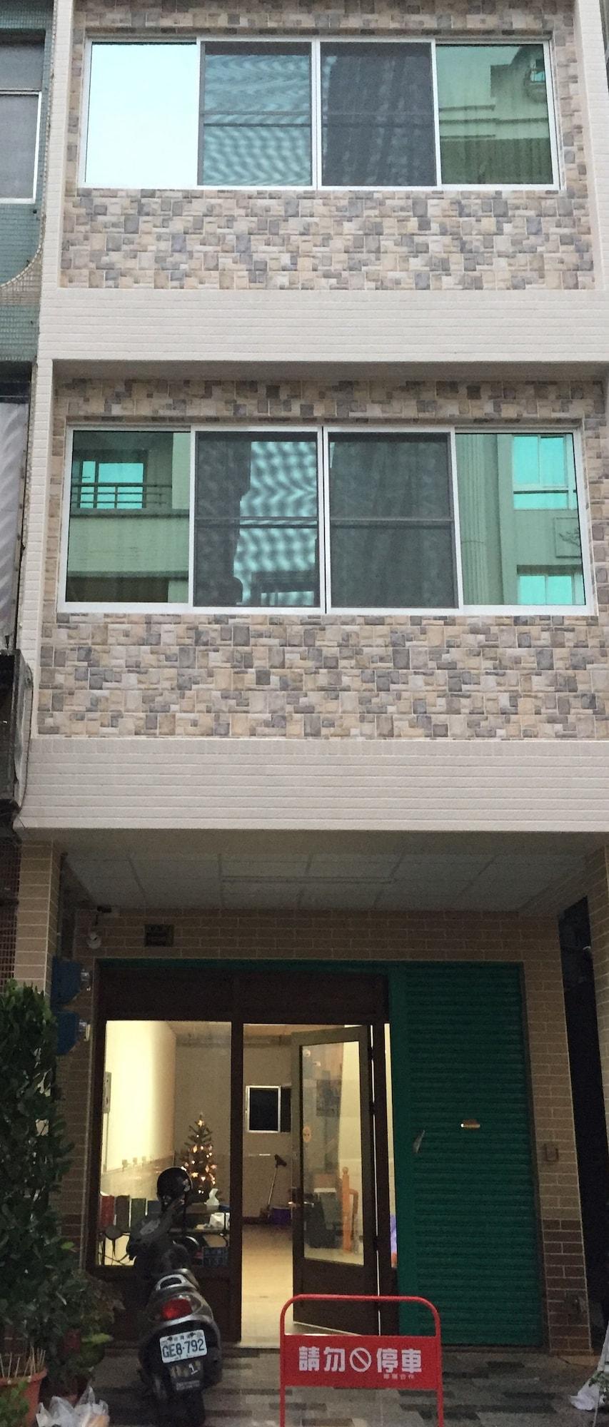 Vista Lobby Traveler Station