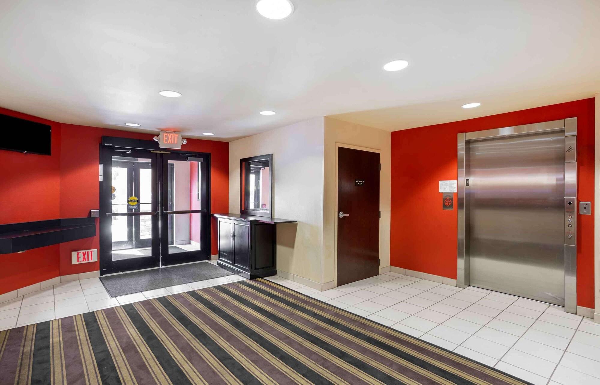 Vista Lobby Extended Stay America Suites Somerset Franklin