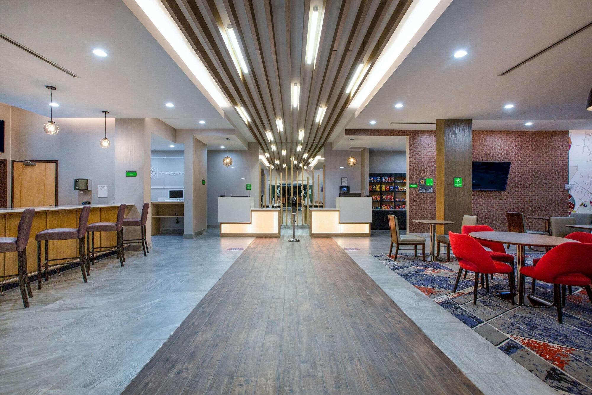 Vista Lobby La Quinta Inn & Suites by Wyndham Manassas Va-Dulles Airport