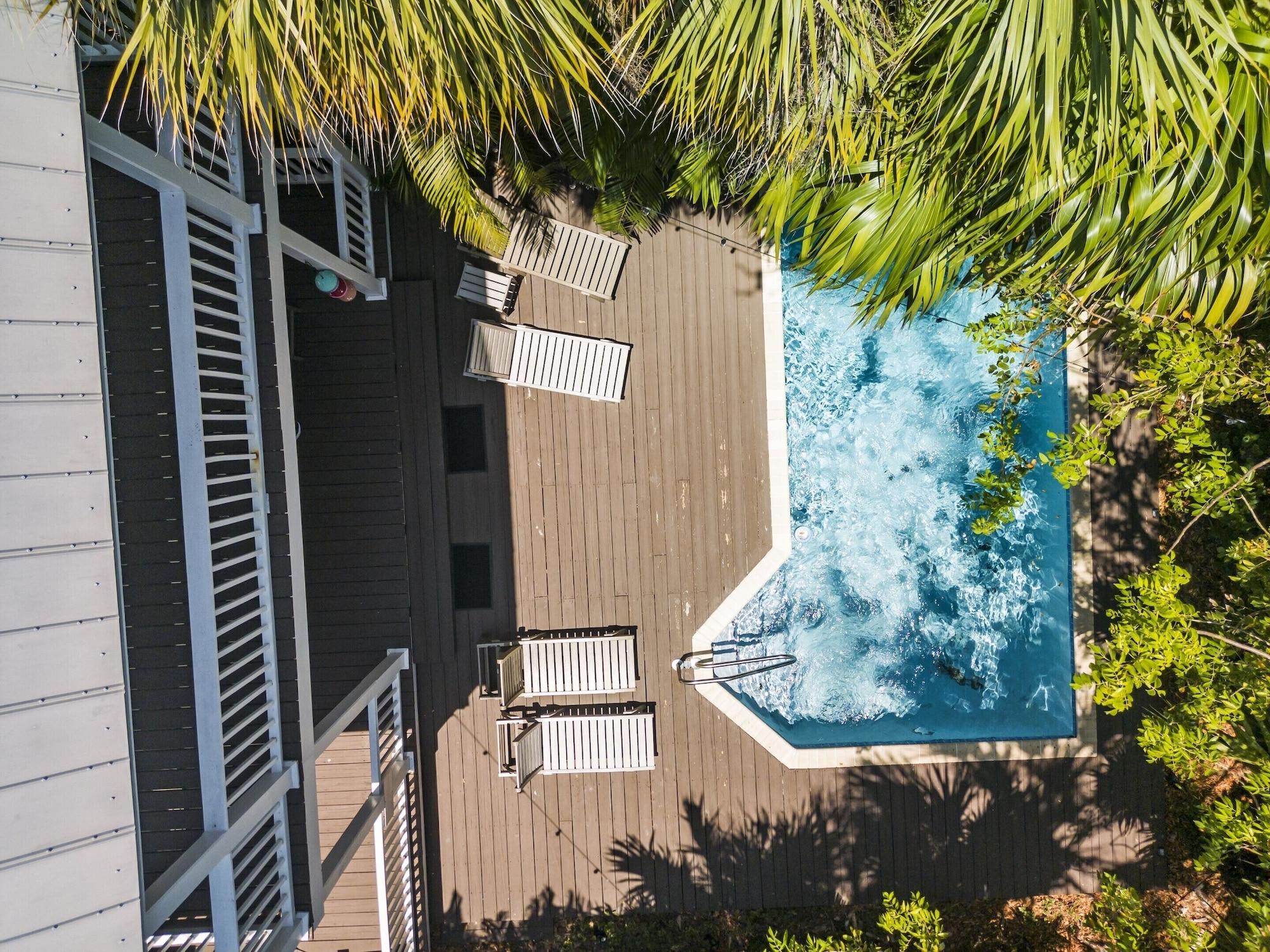 Vista Piscina Village at Hawks Cay Villas by KeysCaribbean