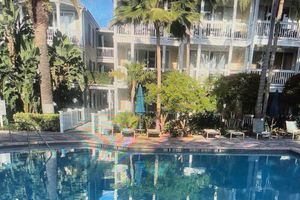 Alojamiento - Magnificent views of the Gulf, Sunset Harbor is the ultimate island retreat.