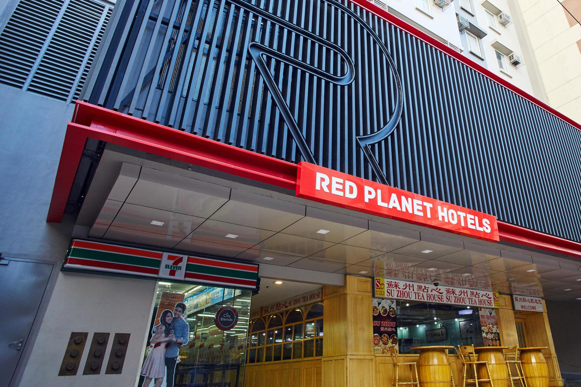 Vista Exterior Red Planet Manila Malate Mabini