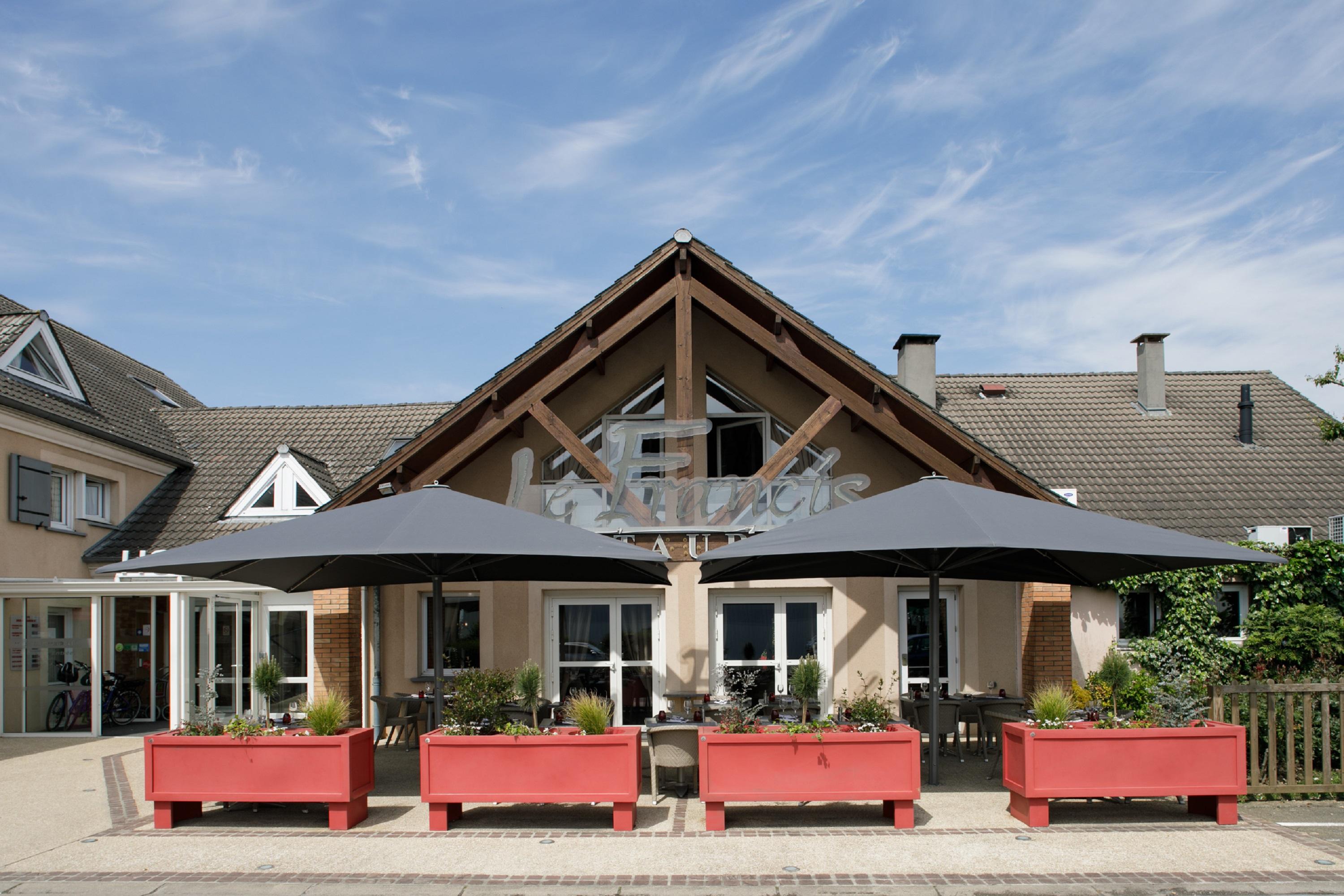 Vista Exterior Logis Hotel L'Oree De Chartres