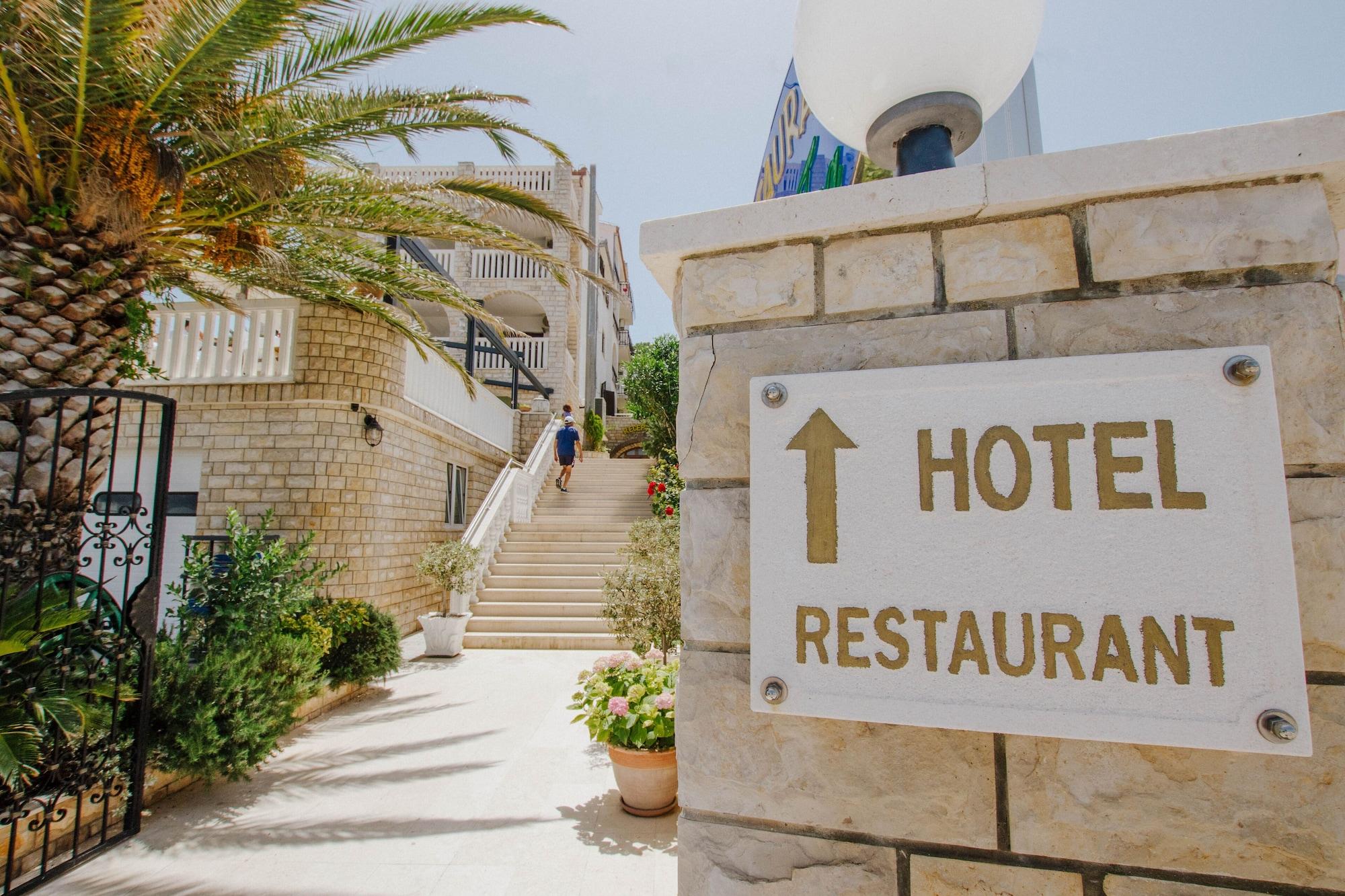Vista Exterior Hotel Vila Tina