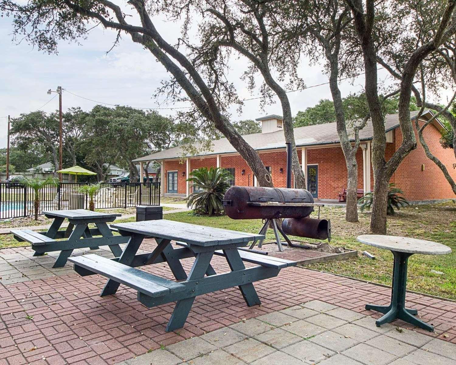 Bar/Salón Econo Lodge Inn & Suites Fulton - Rockport