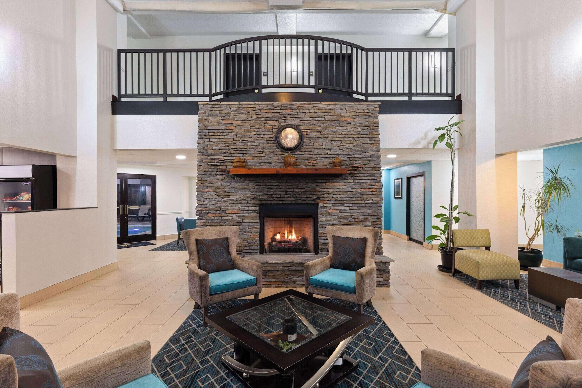 Vista Lobby La Quinta Inn & Suites by Wyndham Sevierville / Kodak