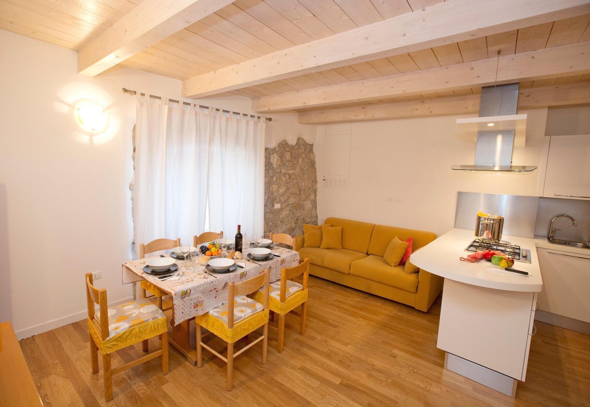 Restaurant Aloha Suite Near the Sea III - 2 Block Walk to Beach!